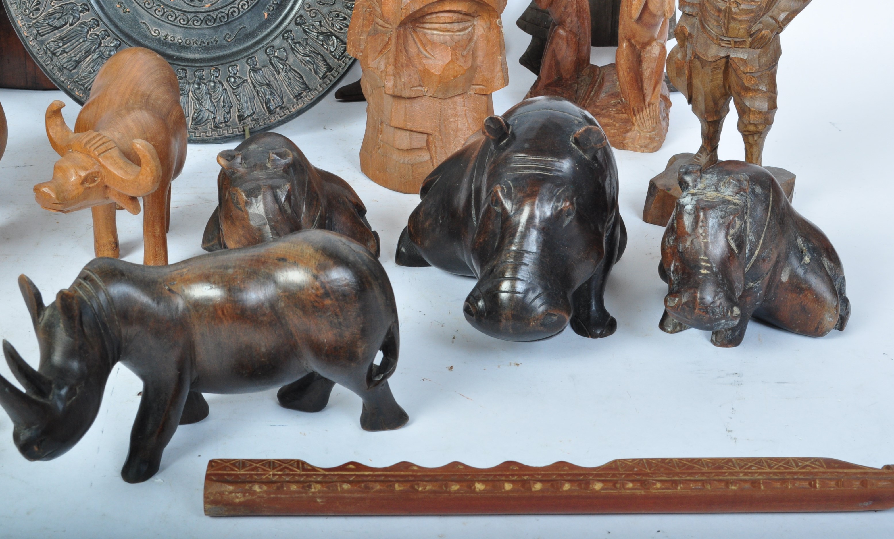 ASSORTMENT OF 20TH CENTURY AFRICAN TRIBAL ITEMS - Image 5 of 6