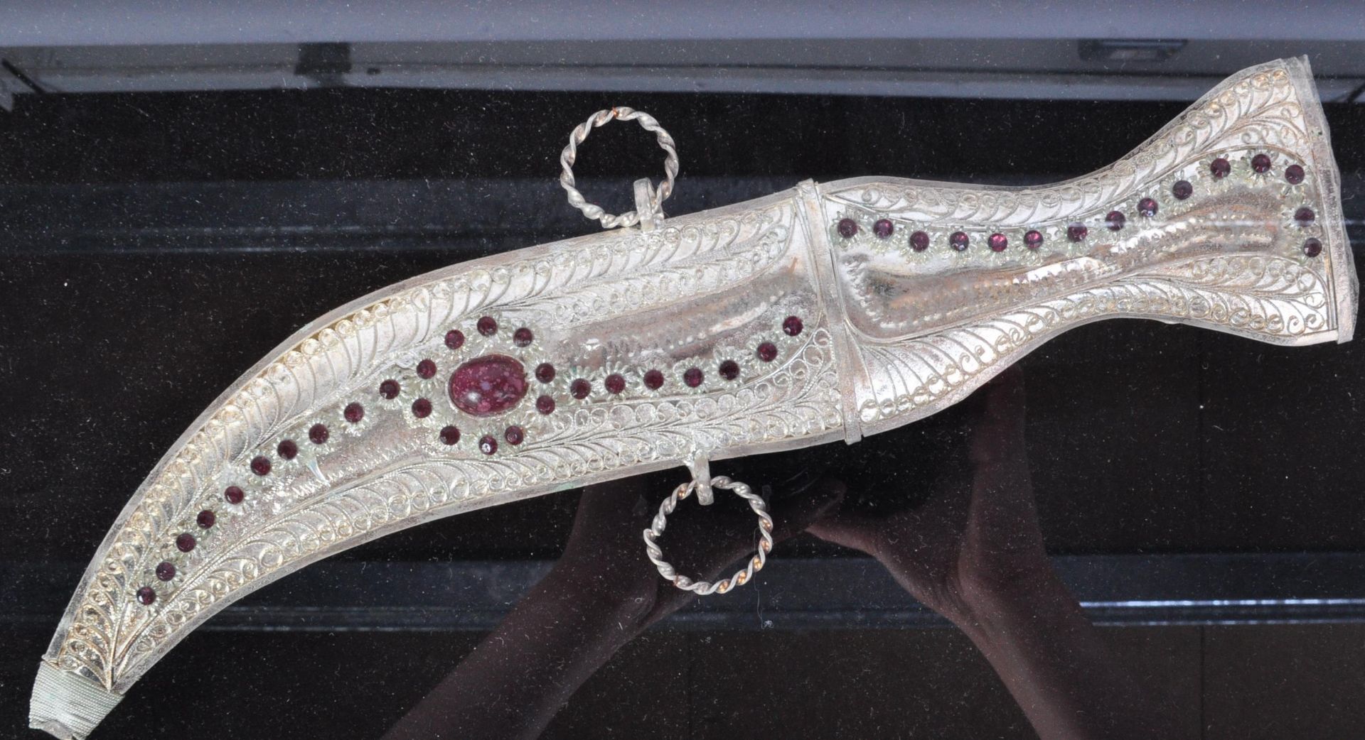 20TH CENTURY FILIGREE INDIAN STONE JAMBIYA DAGGER - Image 2 of 4