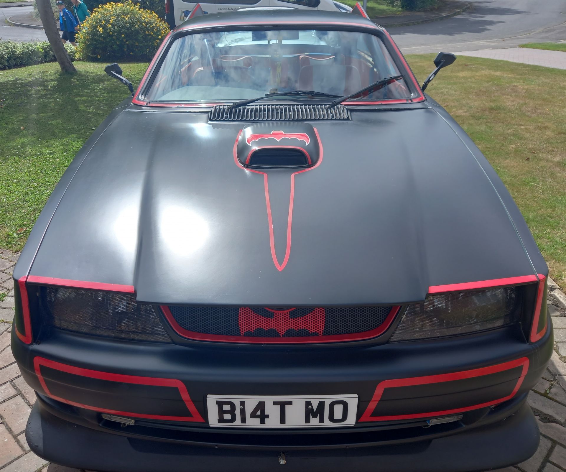 BATMOBILE - 2001 TOYOTA AVALON - WITH PRIVATE PLATE B14 TMO - Image 2 of 11