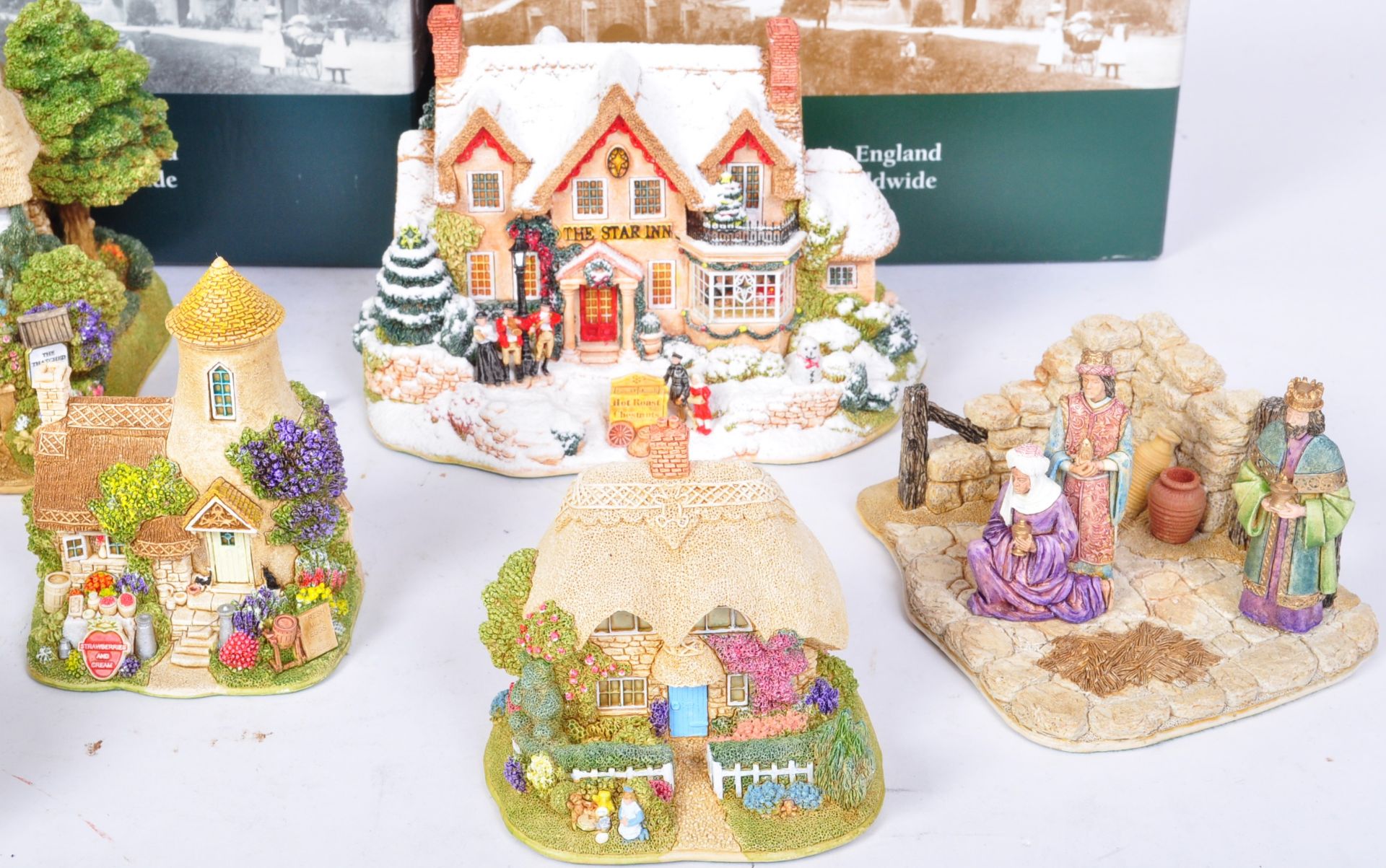 COLLECTION OF VINATGE LILLIPUT LANE ORNAMENTS