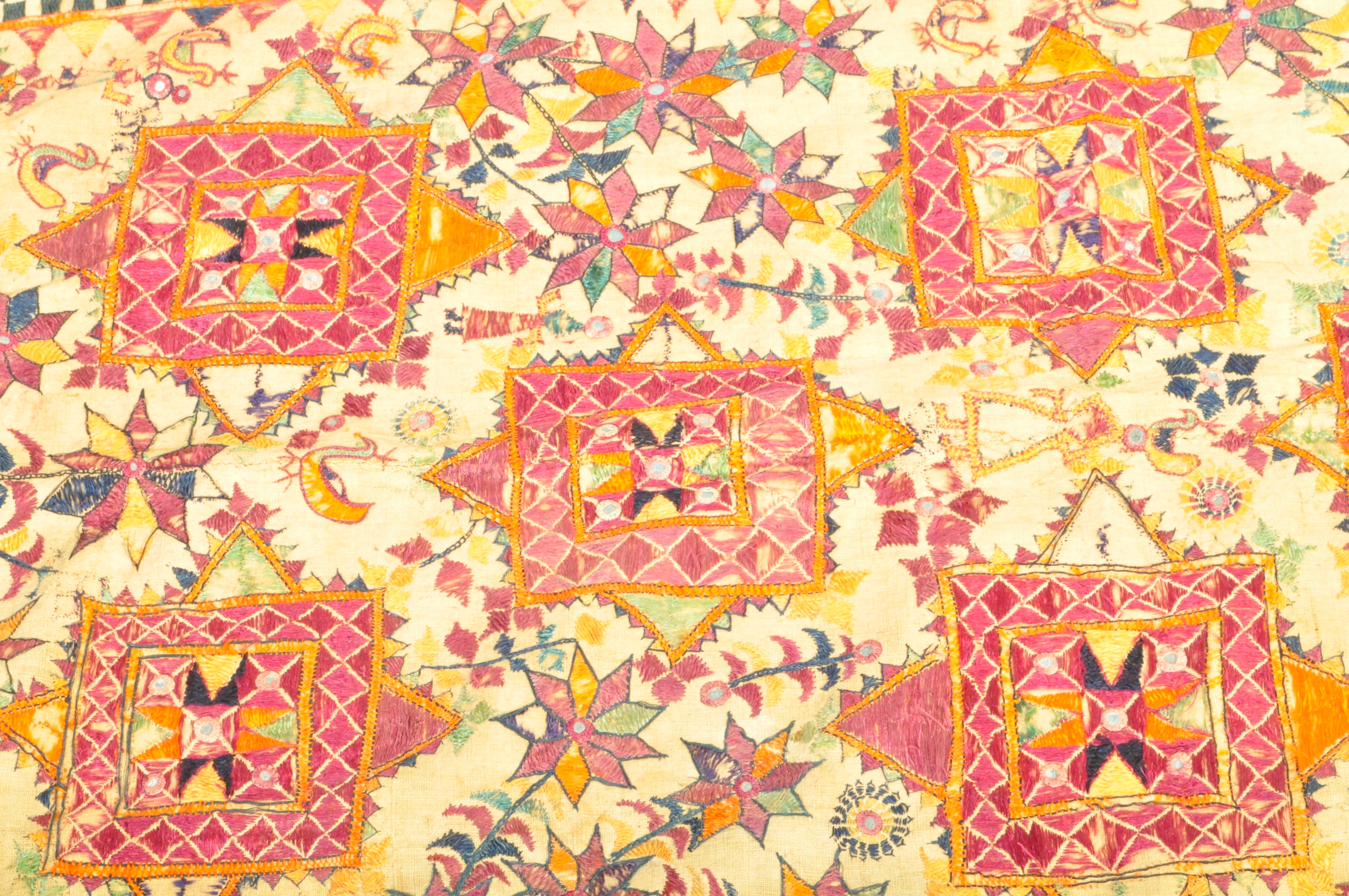 EARLY 20TH CENTURY INDIAN EMBROIDERED SHISHA TEXTILE - Image 4 of 7