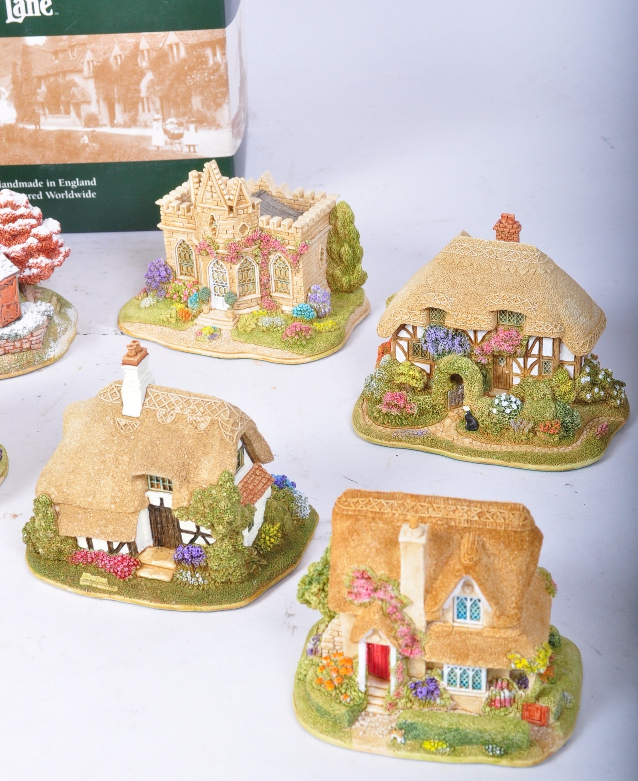 COLLECTION OF VINTAGE LILLIPUT LANE ORNAMENTS - Image 5 of 10