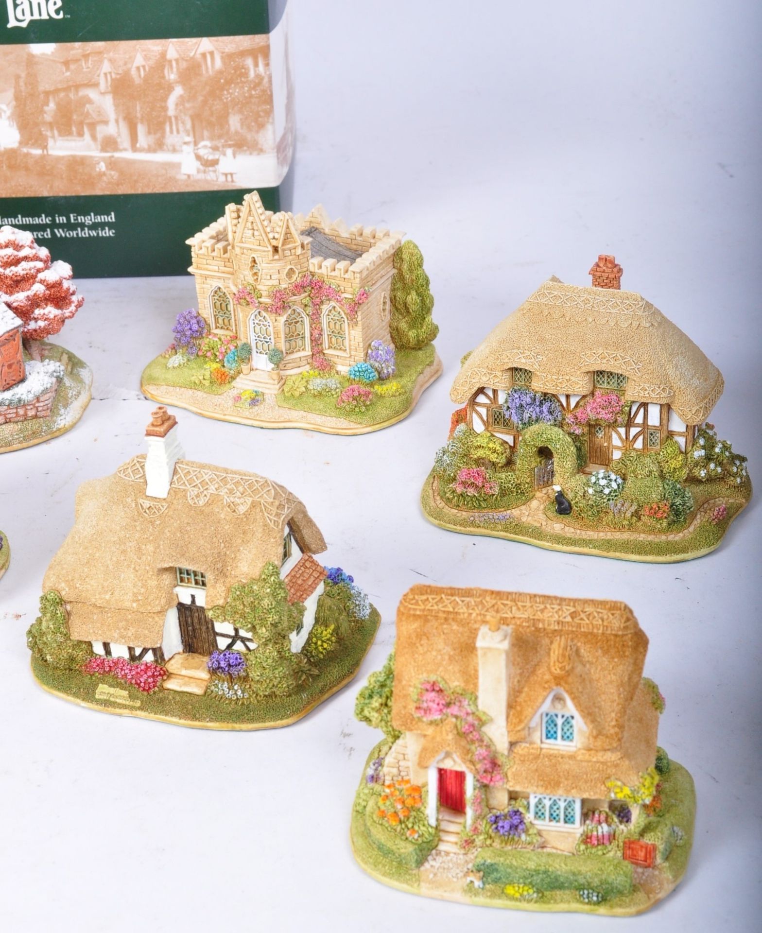 COLLECTION OF VINTAGE LILLIPUT LANE ORNAMENTS - Bild 5 aus 10