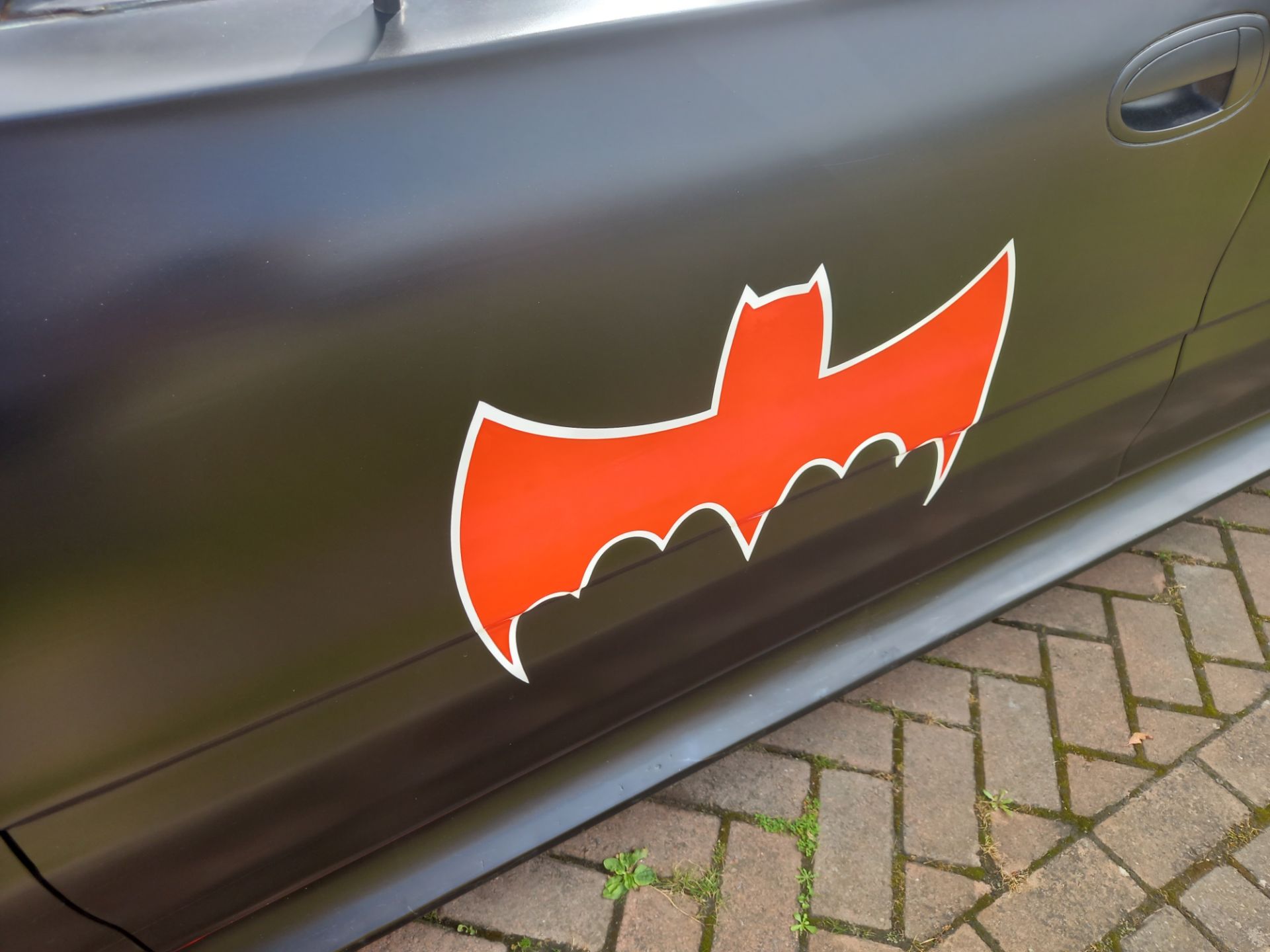 BATMOBILE - 2001 TOYOTA AVALON - WITH PRIVATE PLATE B14 TMO - Image 4 of 11