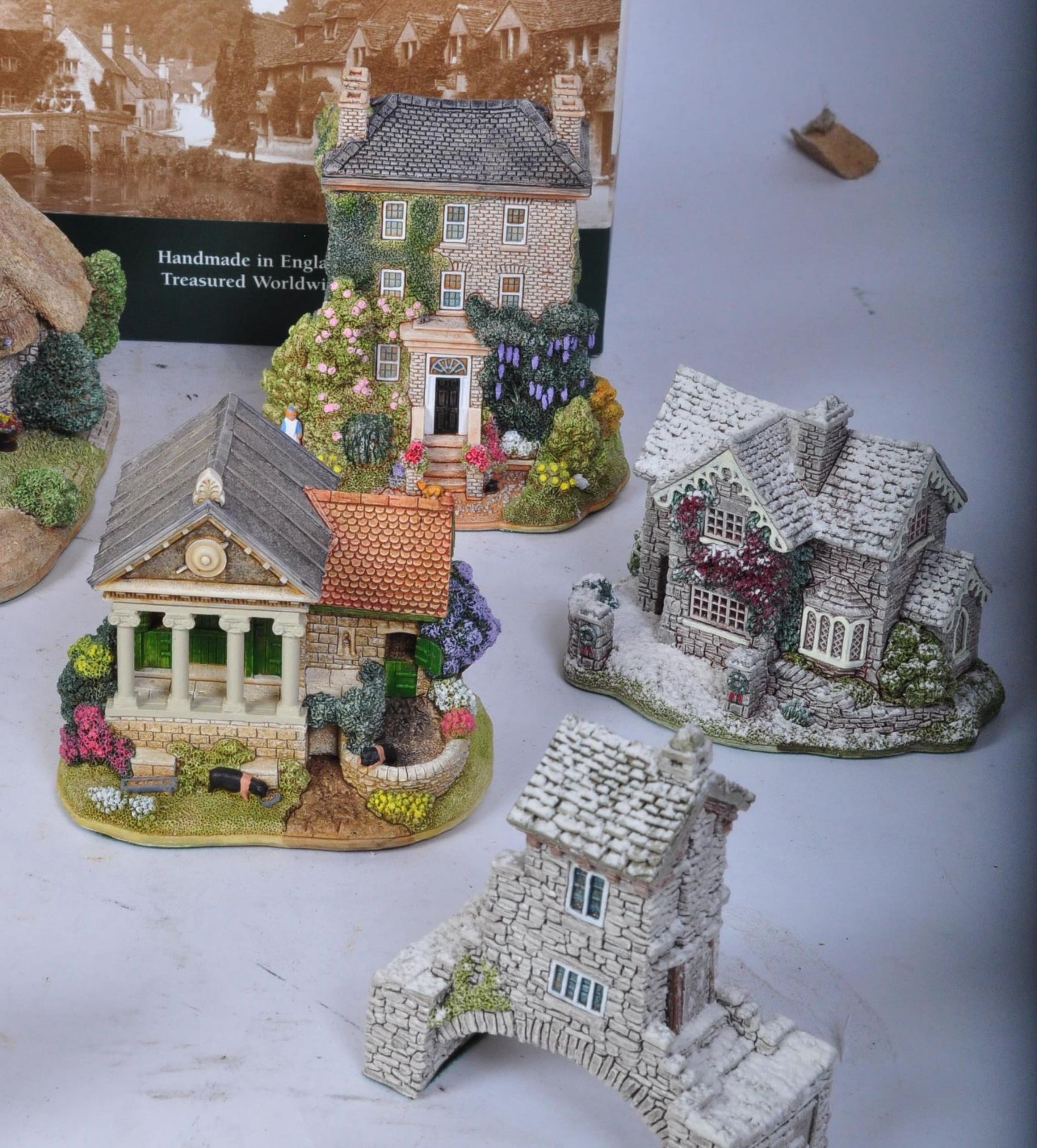 COLLECTION OF VINTAGE LILLIPUT LANE ORNAMENTS - Image 7 of 10
