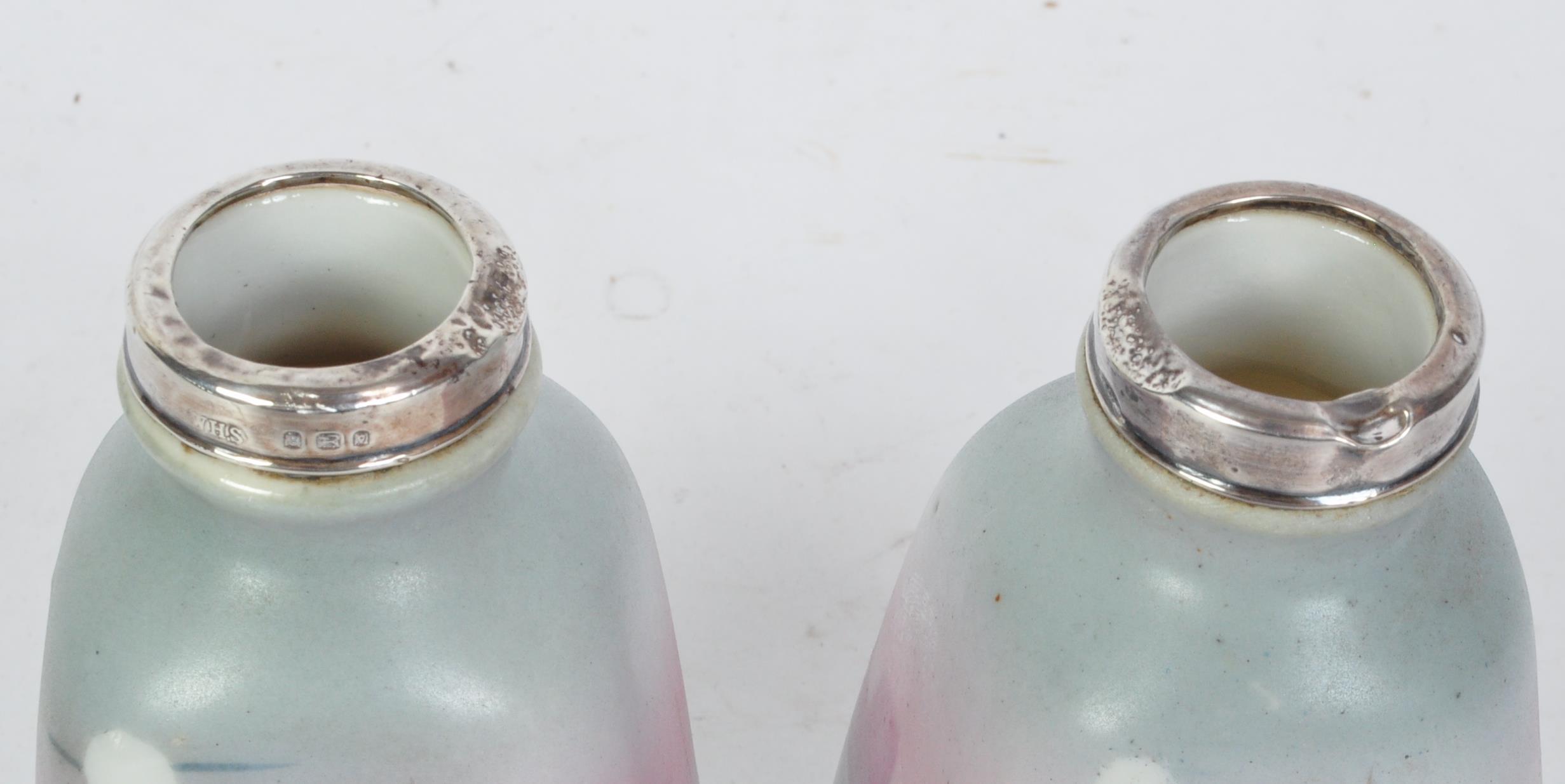 PAIR OF 1920S JAPANESE HALLMARKED SILVER CHINA VASES - Image 3 of 5