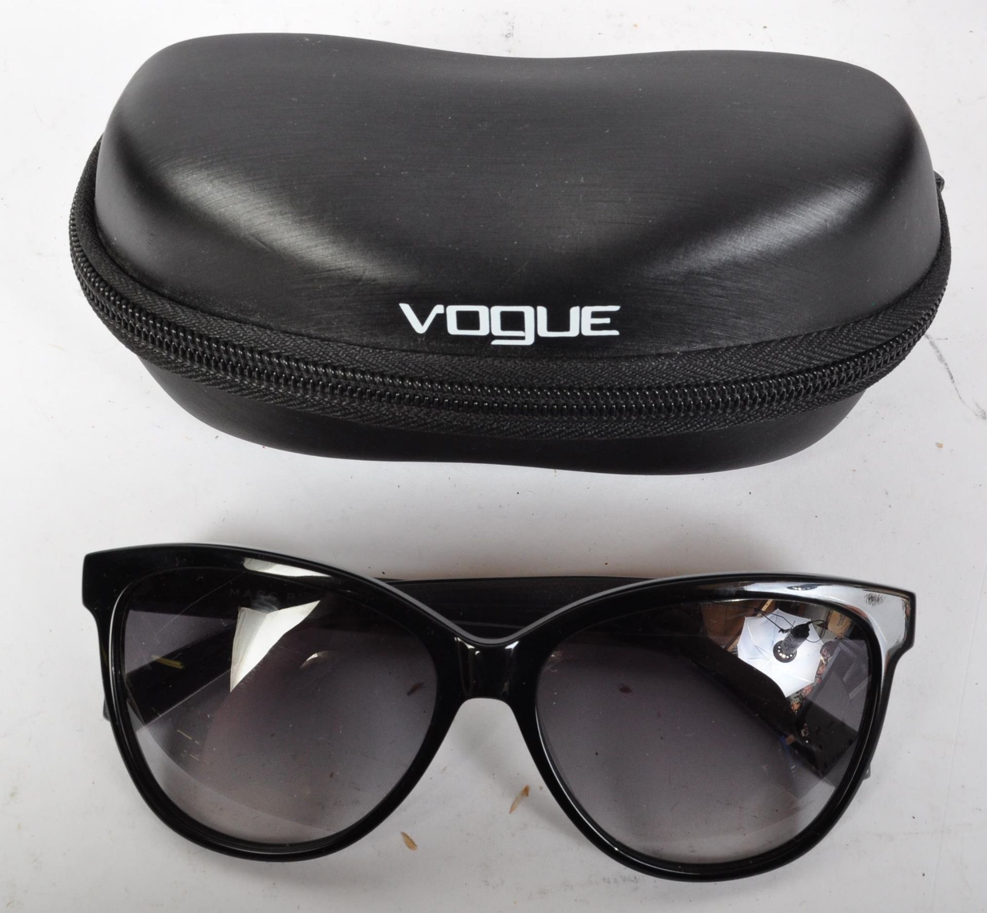 A COLLECTION OF VINTAGE & LATER DESIGNER SUNGLASSES & CASES - Bild 6 aus 13