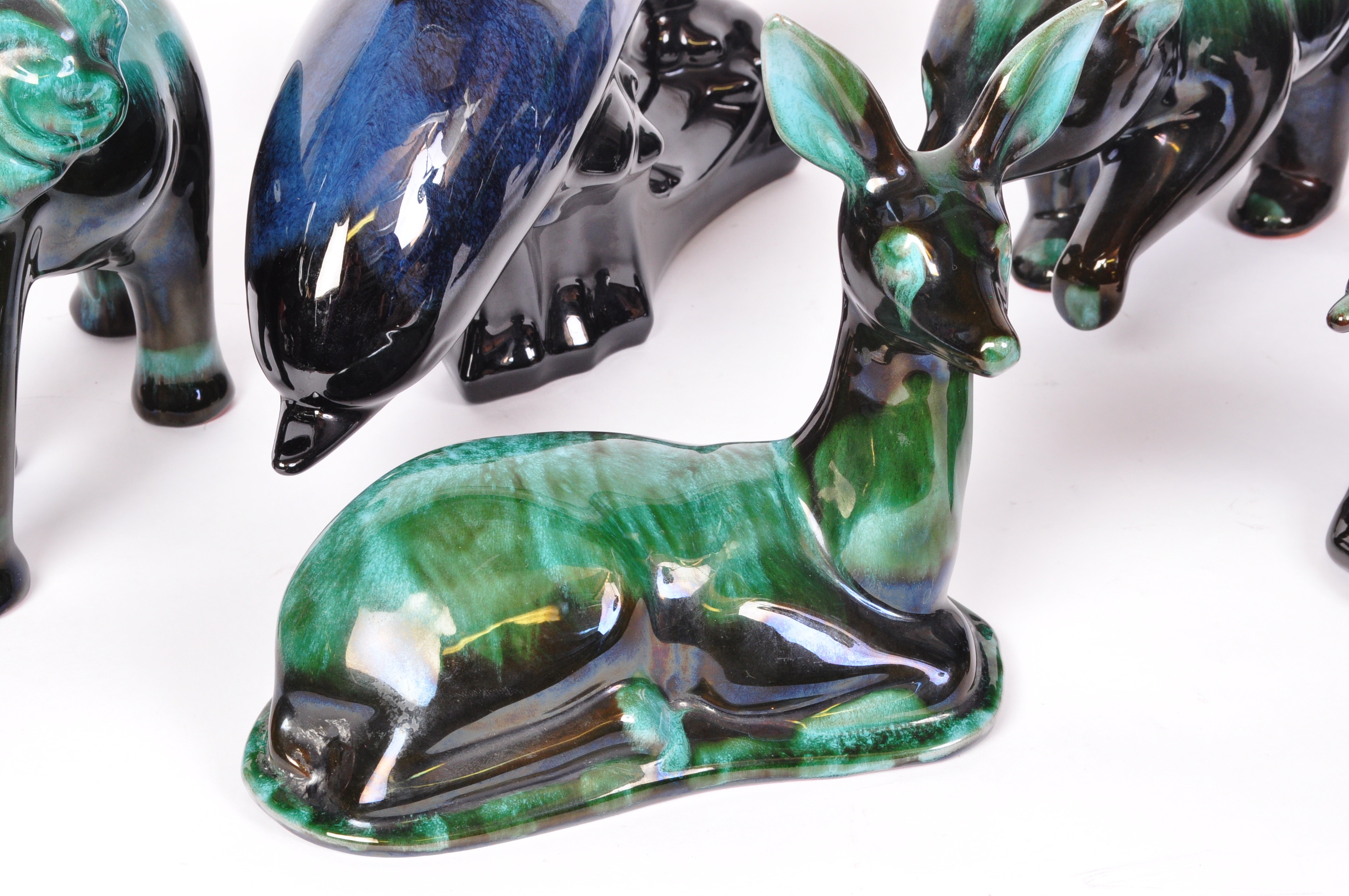 A COLLECTION OF 9 VINTAGE BLUE MOUNTAIN POTTERY FAUNA STATUETTES - Image 5 of 6