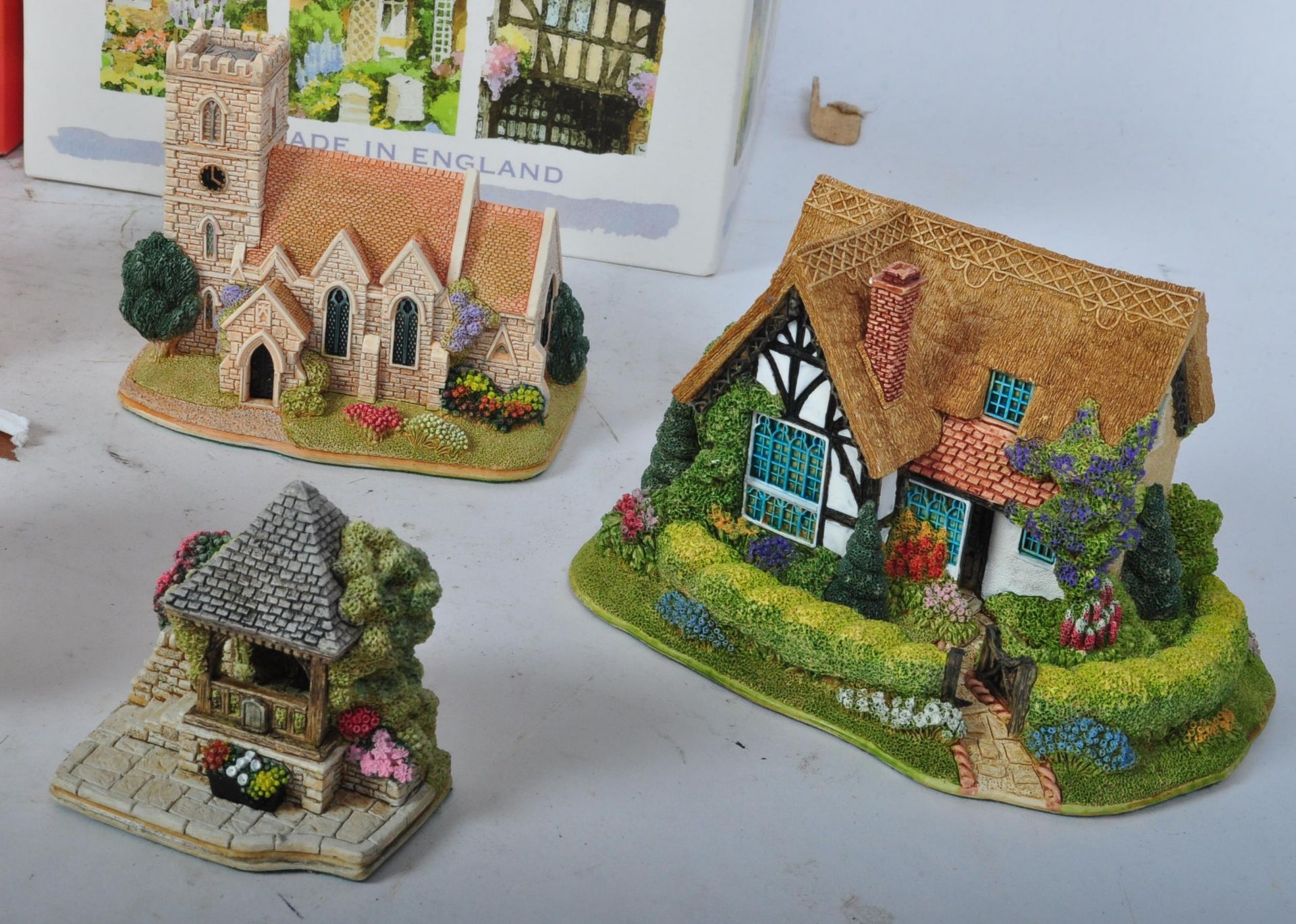 COLLECTION OF VINTAGE LILLIPUT LANE ORNAMENTS - Bild 5 aus 8