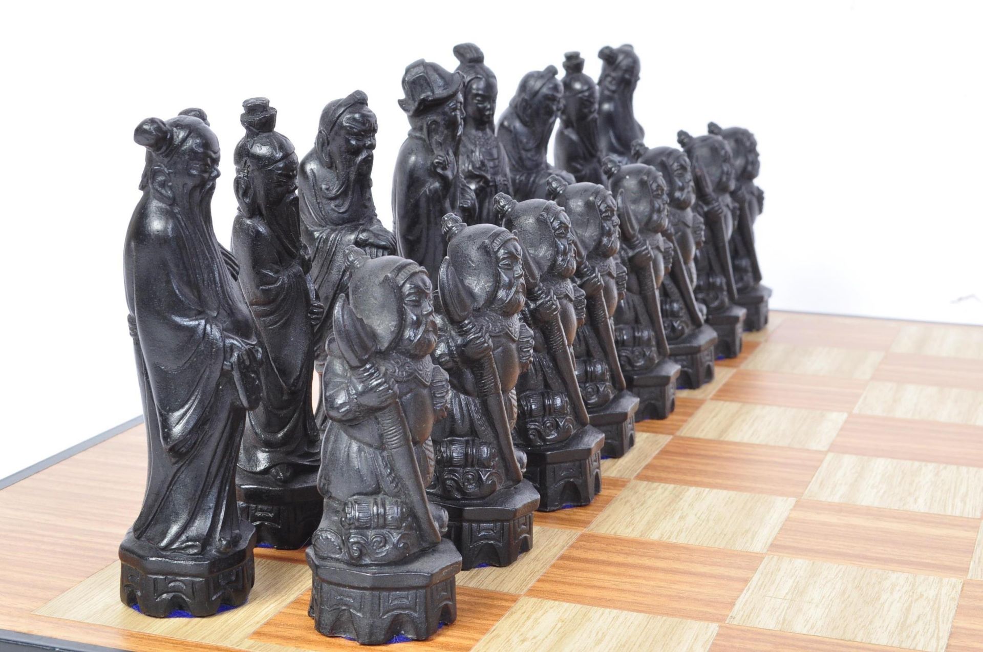 VINTAGE 20TH CENTURY CHINESE ORIENTAL CHESS SET. - Image 3 of 5