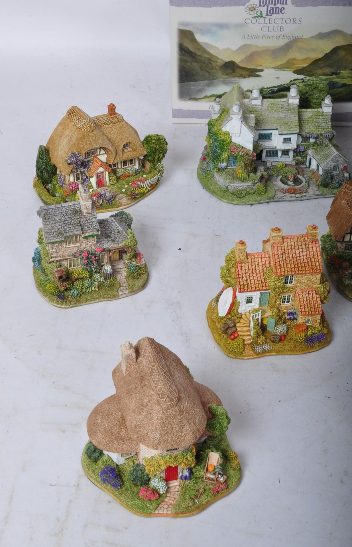 COLLECTION OF VINTAGE LILLIPUT LANE ORNAMENTS - Image 2 of 10