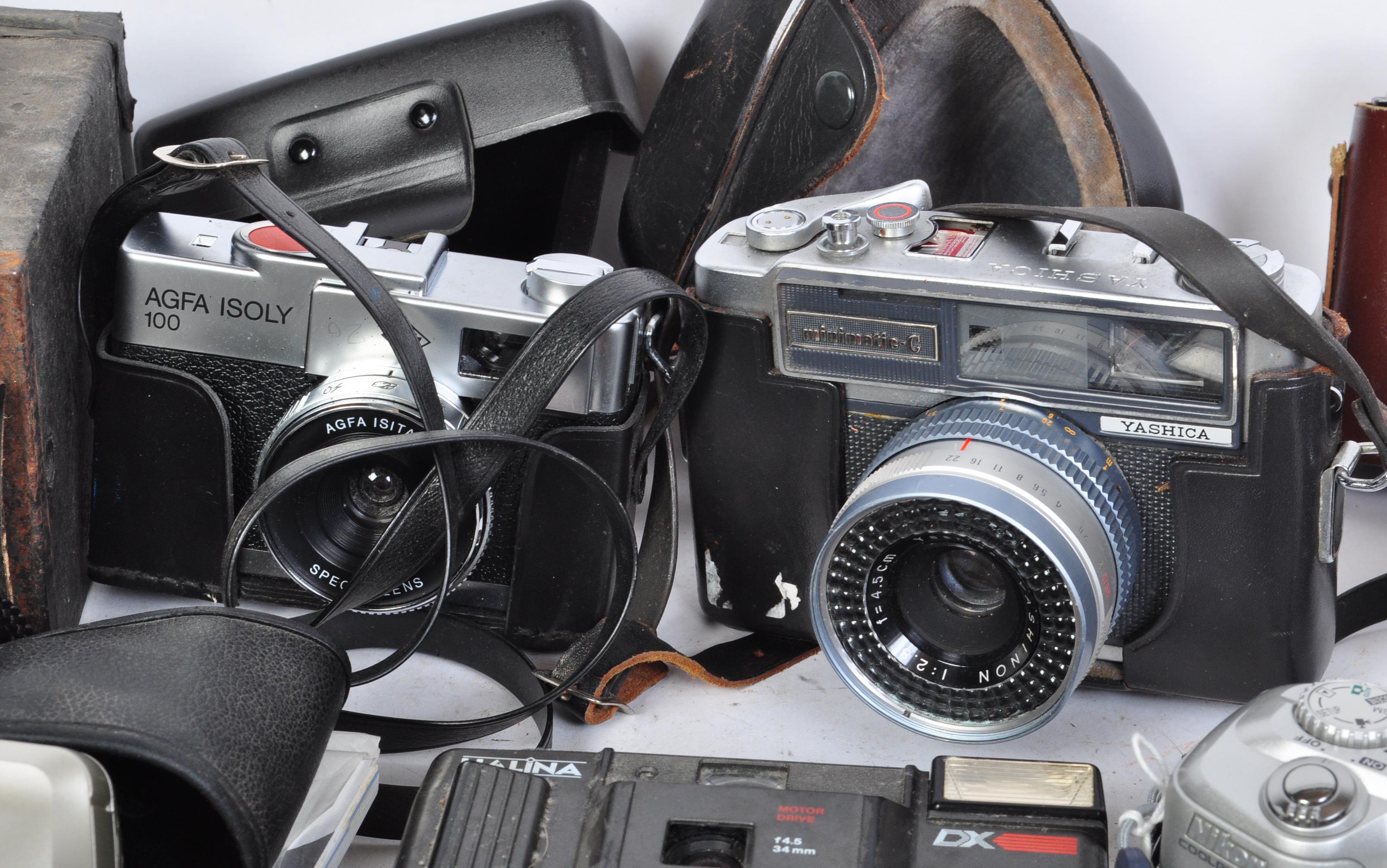 COLLECTION OF VINTAGE CAMERAS & EQUIPMENT - Image 7 of 12