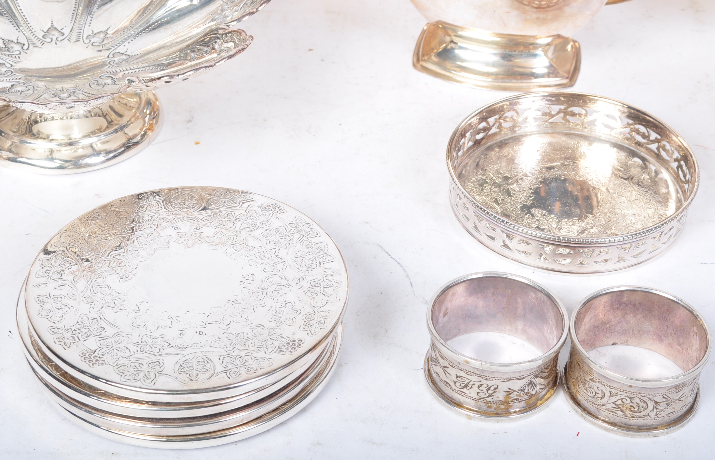 COLLECTION OF VINTAGE 20TH CENTURY SILVER PLATE - Image 7 of 9