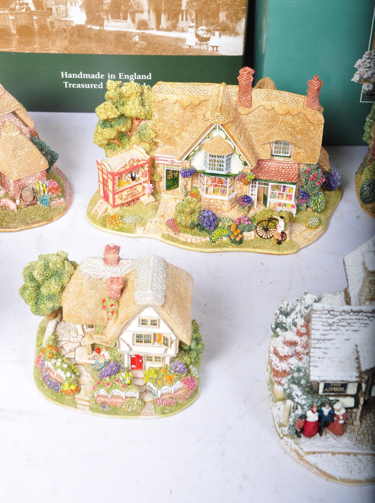 COLLECTION OF VINTAGE LILLIPUT LANE ORNAMENENTS - Image 3 of 12