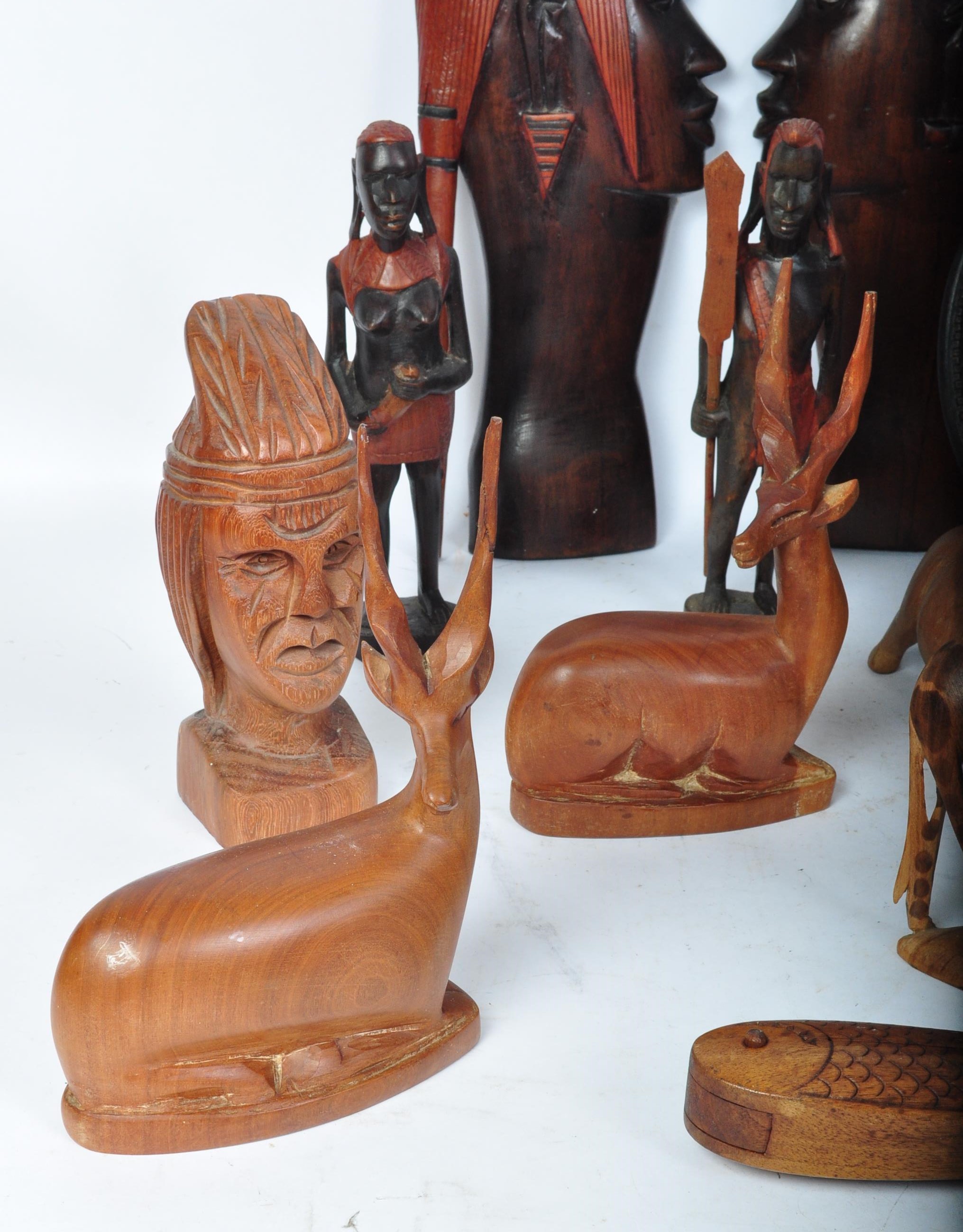 ASSORTMENT OF 20TH CENTURY AFRICAN TRIBAL ITEMS - Image 2 of 6