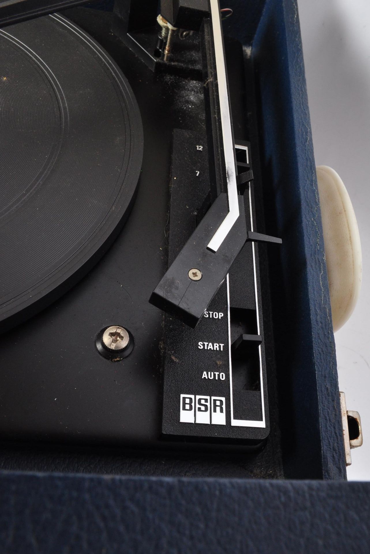 VINTAGE 1960S BSR PORTABLE TURNTABLE RECORD DECK - Image 2 of 5