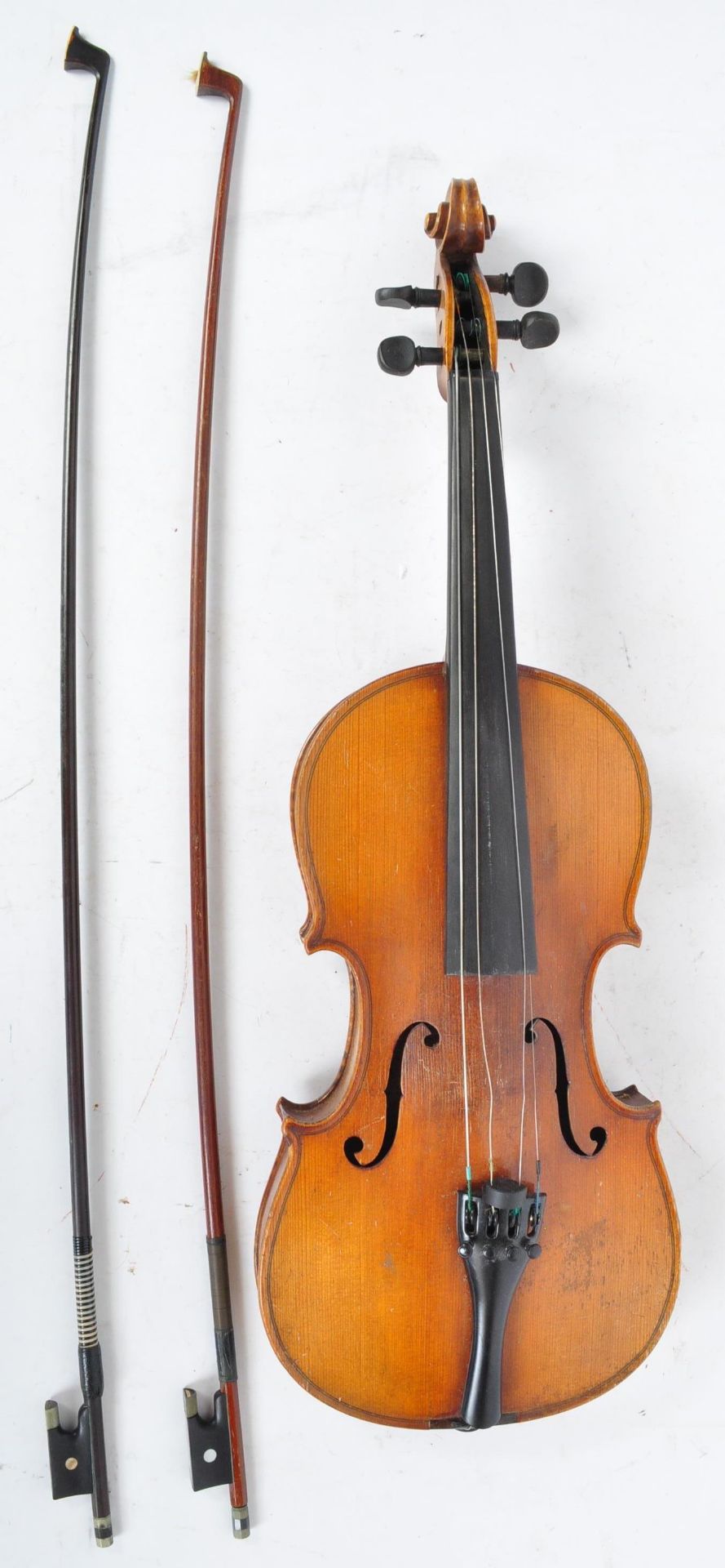 VINTAGE 20TH CENTURY GERMAN MADE VIOLIN WITH TWO BOWS - Image 3 of 4