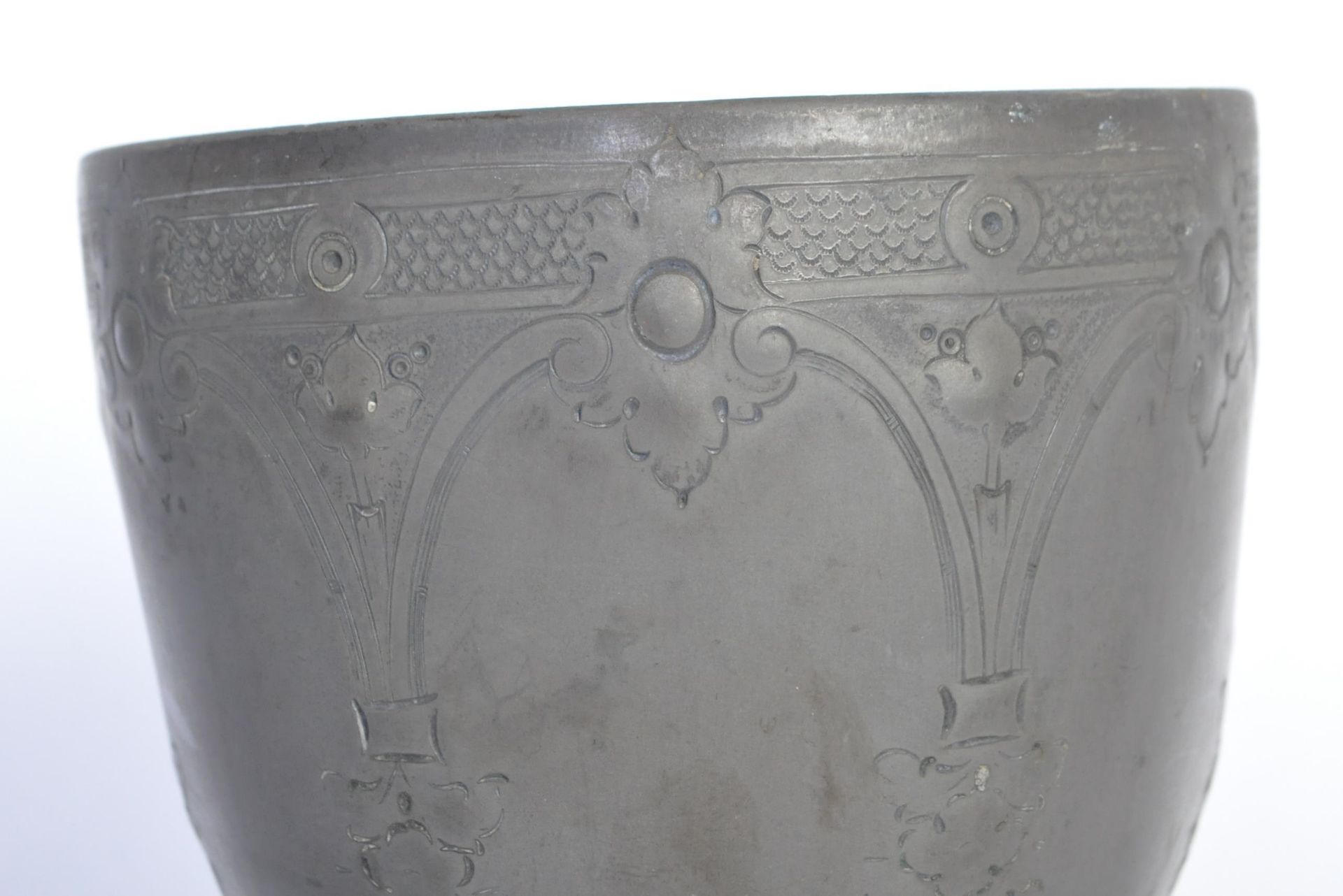 20TH CENTURY MEDIEVAL STYLE PEWTER GOBLET - Bild 2 aus 4