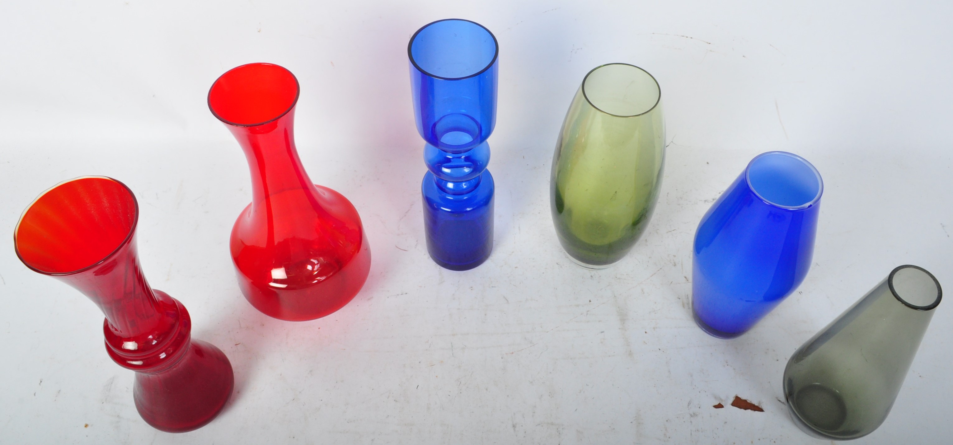 RETRO MID CENTURY COLOURED GLASS VASES - RIIHIMAKI STYLE - Image 4 of 6
