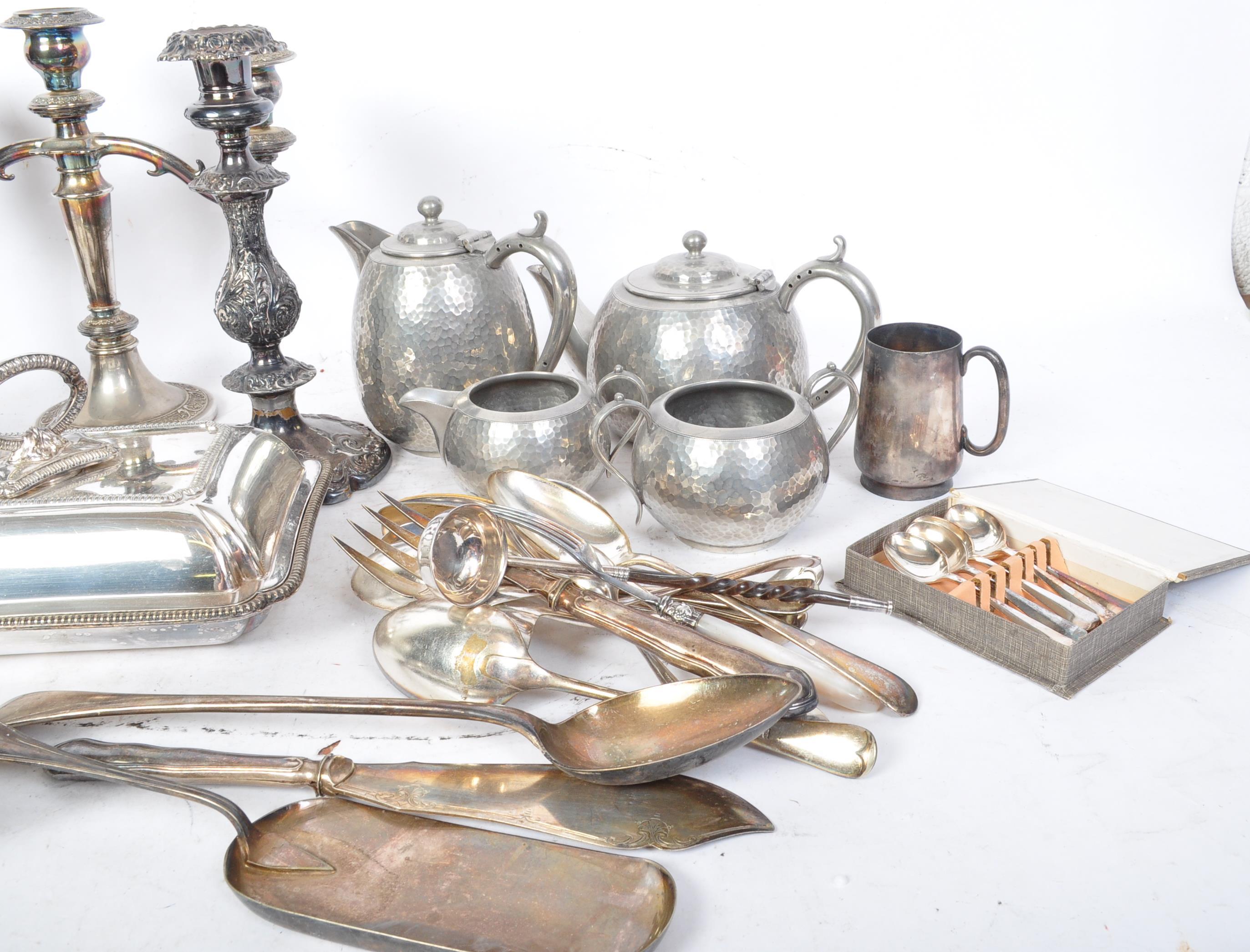 COLLECTION OF SILVER PLATE ITEMS - TEAPOT - TUREEN - FLATWARE - Image 4 of 6