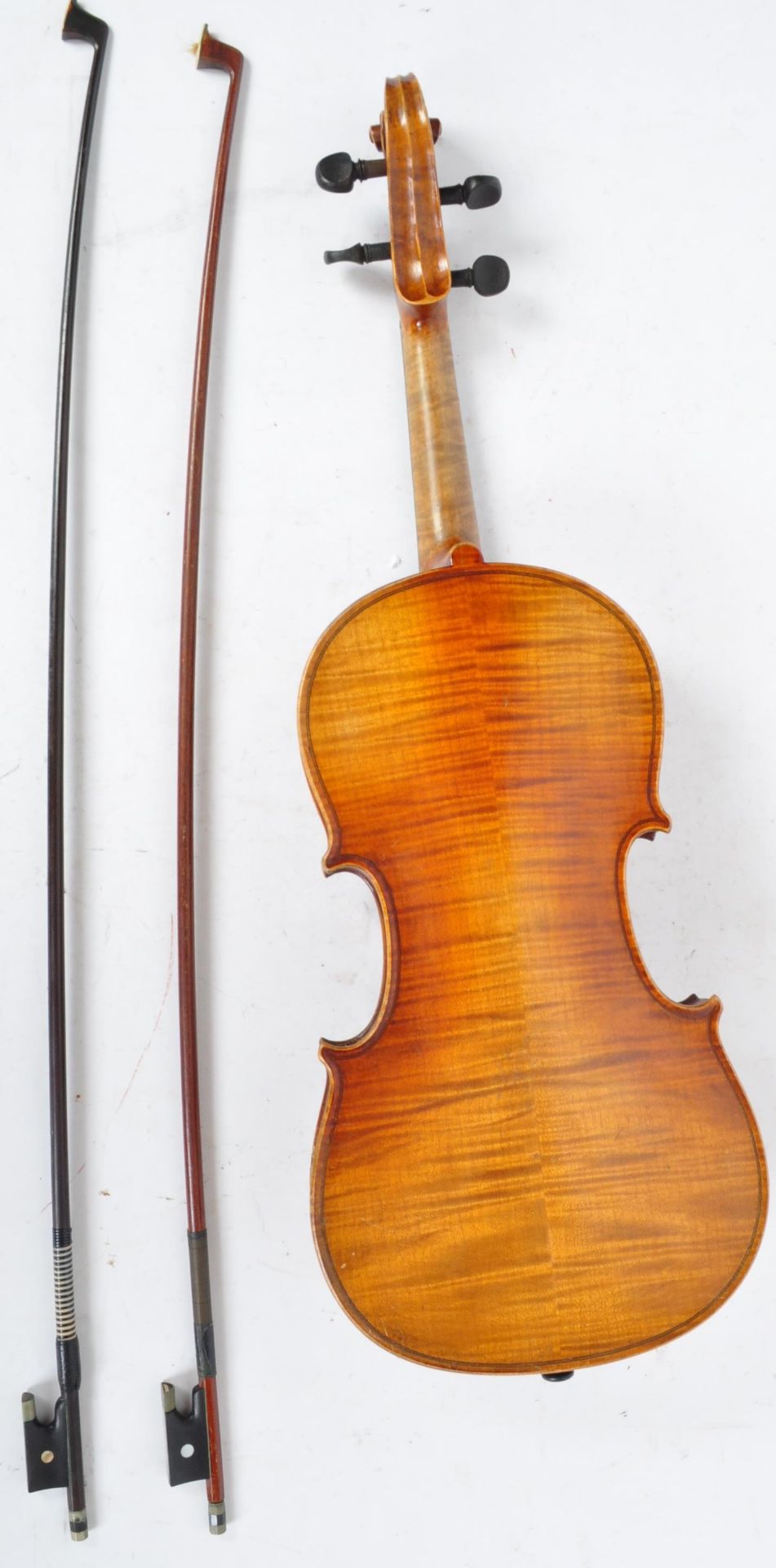 VINTAGE 20TH CENTURY GERMAN MADE VIOLIN WITH TWO BOWS - Image 2 of 4