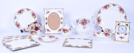 COLLECTION OF VINTAGE ROYAL ALBERT OLD COUNTRY ROSES CHINA