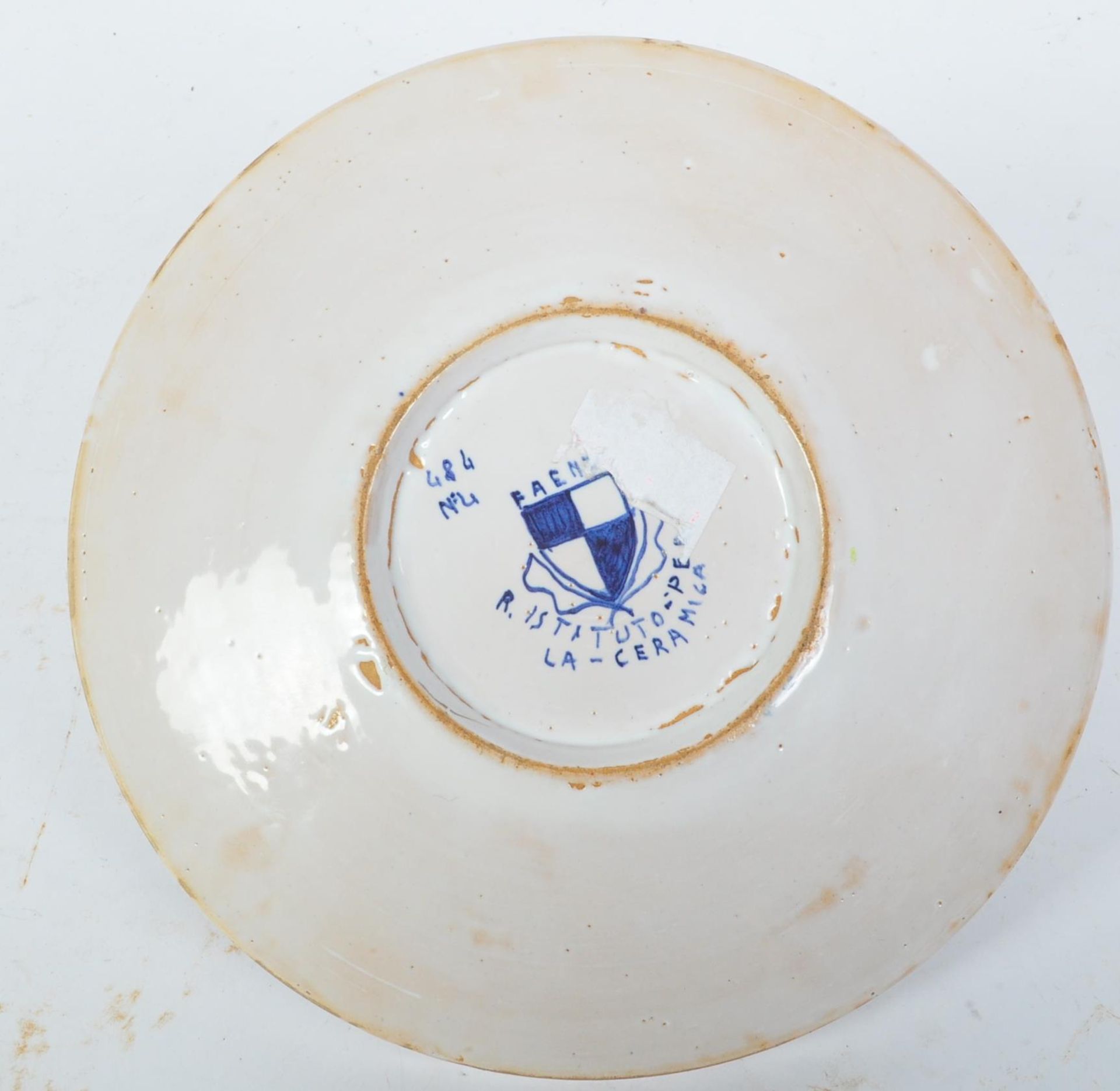 EARLY 20TH CENTURY ITALIAN TIN GLAZED PLATE - Image 4 of 5