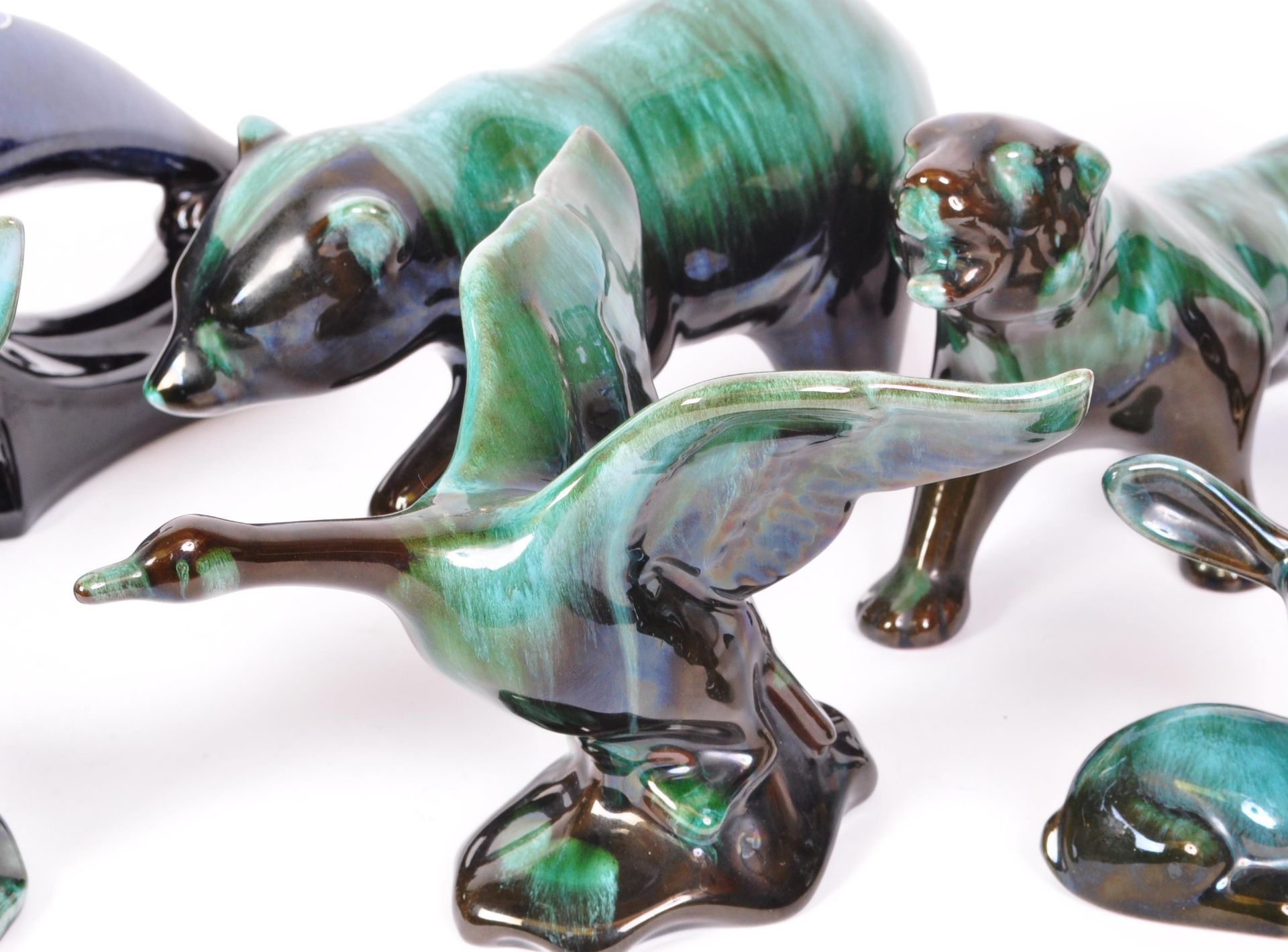 A COLLECTION OF 9 VINTAGE BLUE MOUNTAIN POTTERY FAUNA STATUETTES - Image 3 of 6