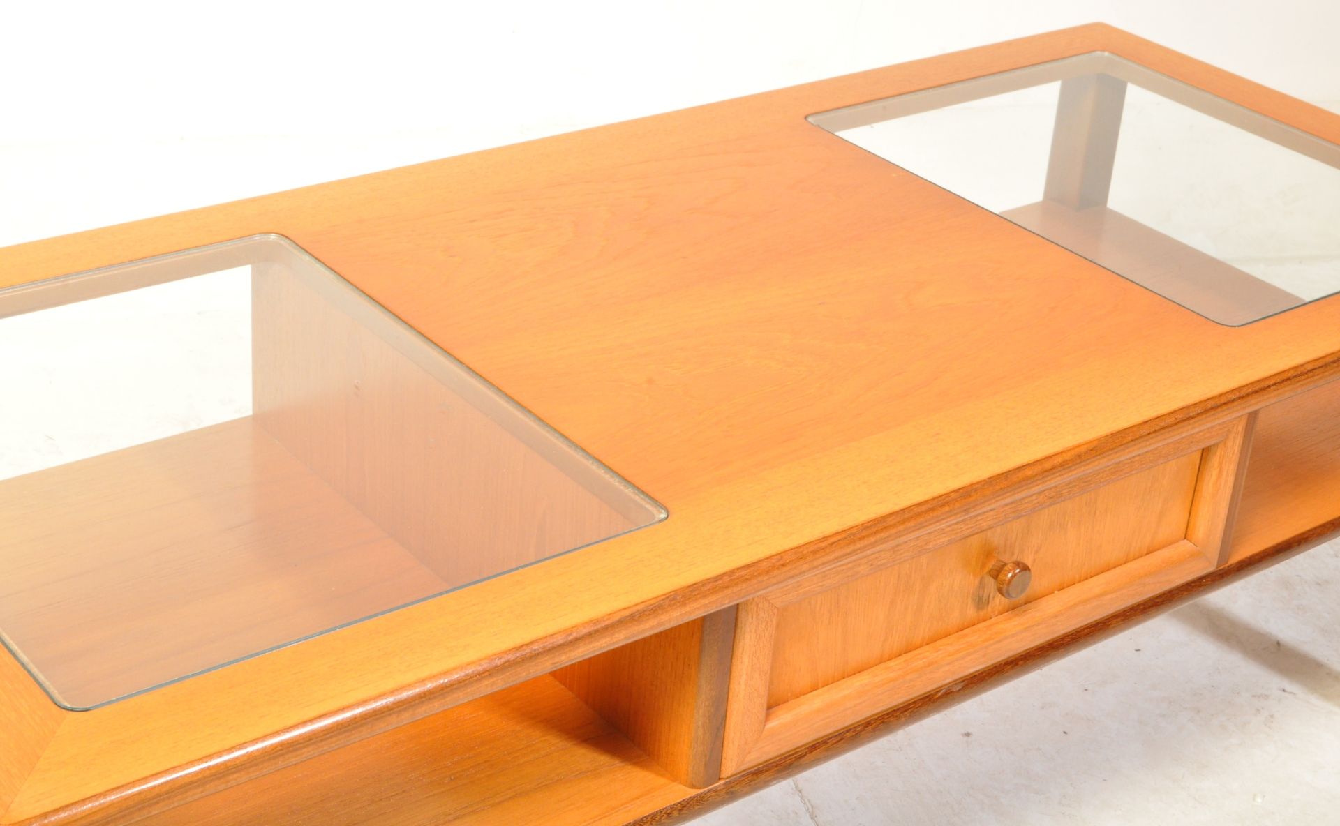 VINTAGE RETRO TEAK GLAZED COFFEE TABLE - Bild 3 aus 7