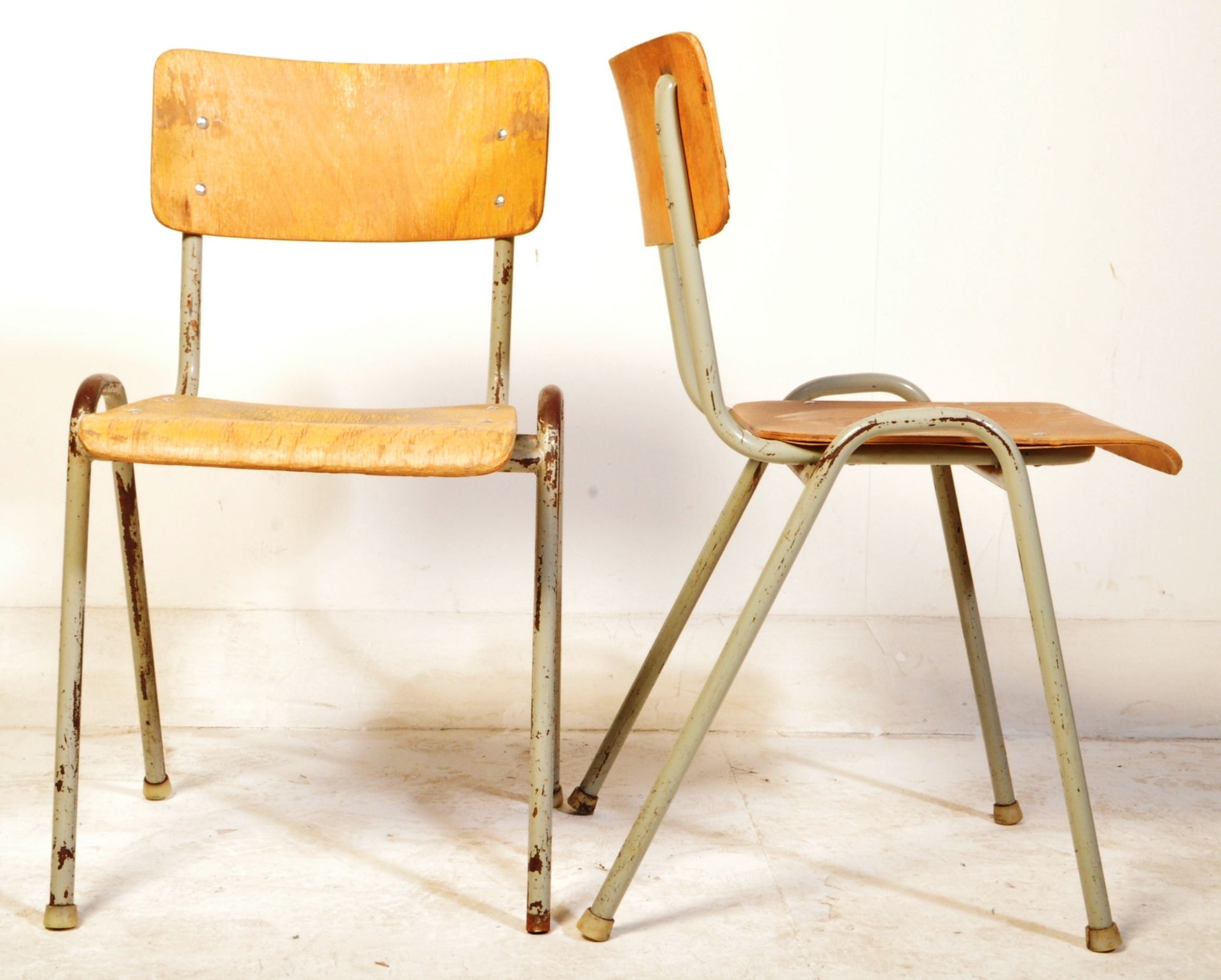 MID CENTURY PANEL WOOD CHAIRS AND INDUSTRIAL TABLE - Image 4 of 5