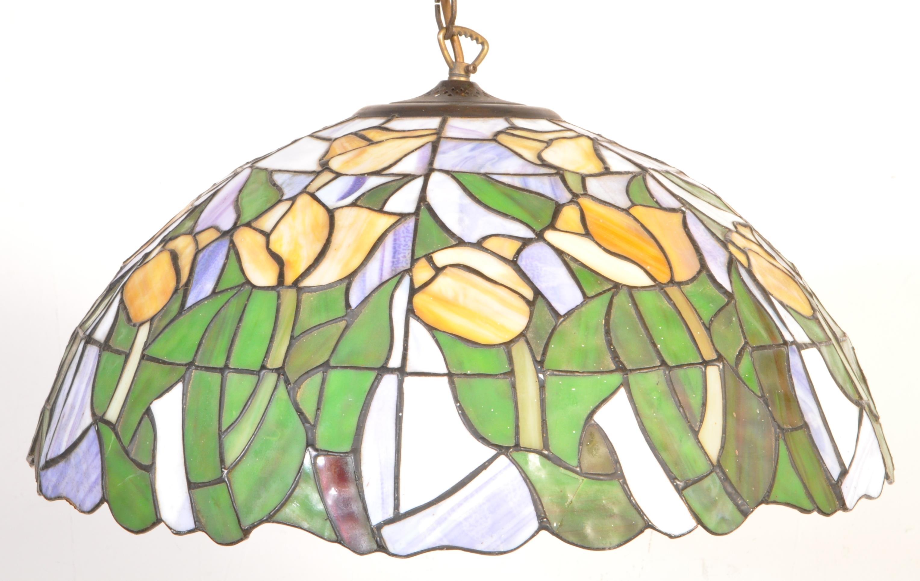 LARGE 20TH CENTURY ART NOUVEAU TIFFANY STYLE LIGHT SHADE