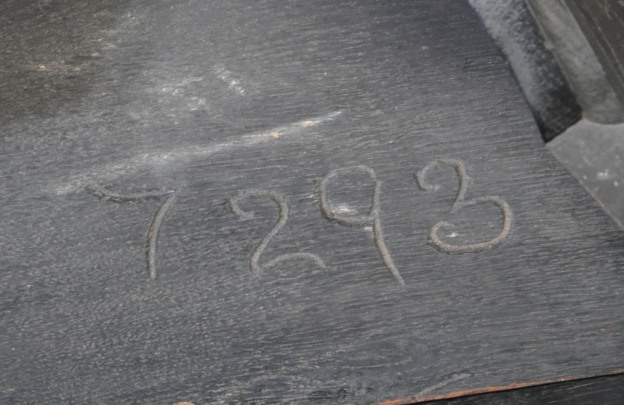 19TH CENTURY VICTORIAN CARVED PENNY CENTRE TABLE - Image 5 of 5