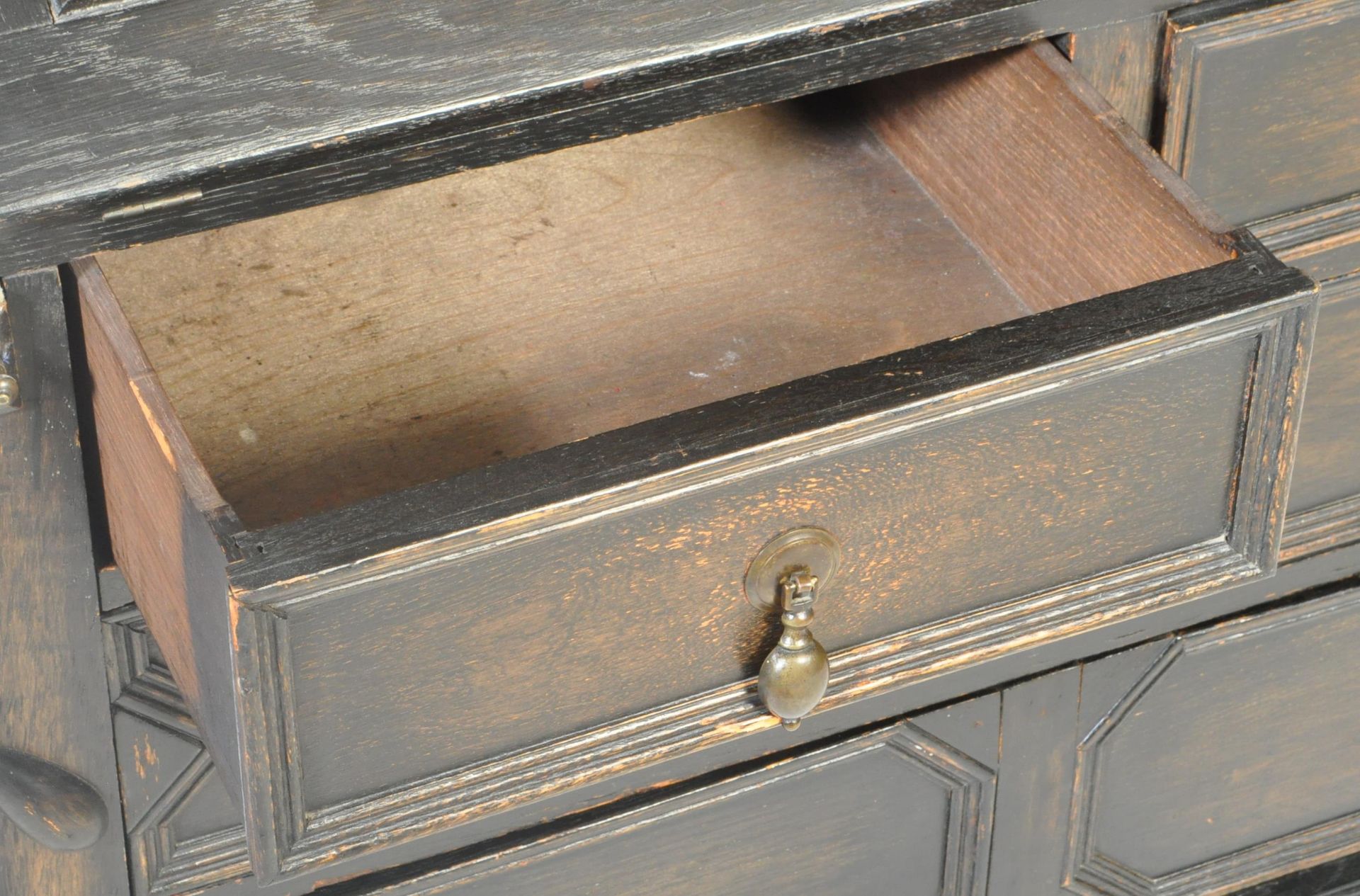 1920'S COMMONWEALTH REVIVAL OAK BUREAU BOOKCASE - Bild 4 aus 4