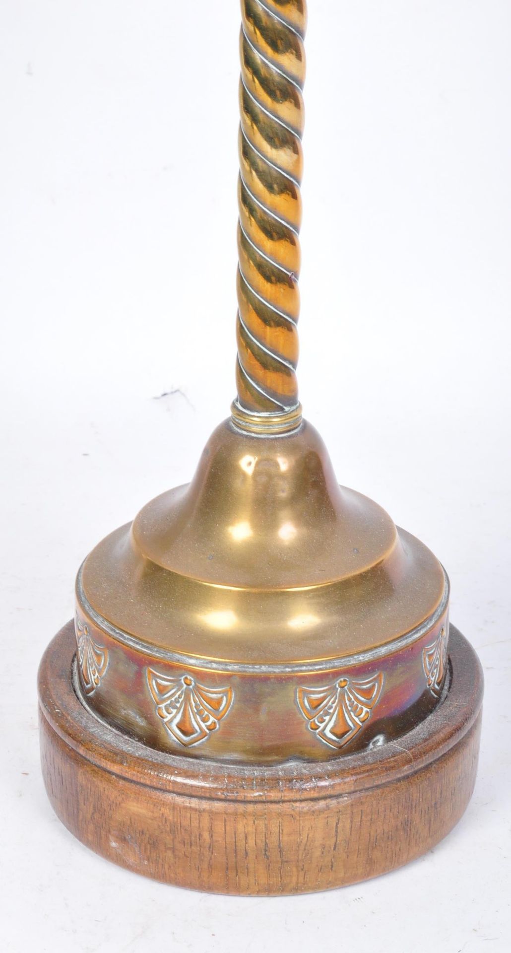 19TH CENTURY BRASS OIL LAMP & SHADE - Image 4 of 5