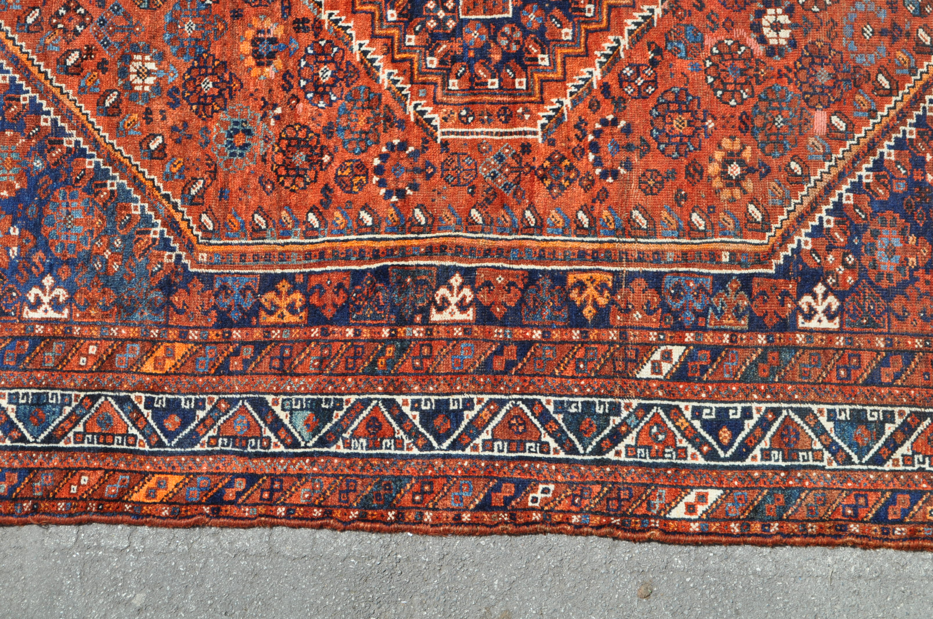 20TH CENTURY PERSIAN QASHQAI RUG CARPET - Image 4 of 6