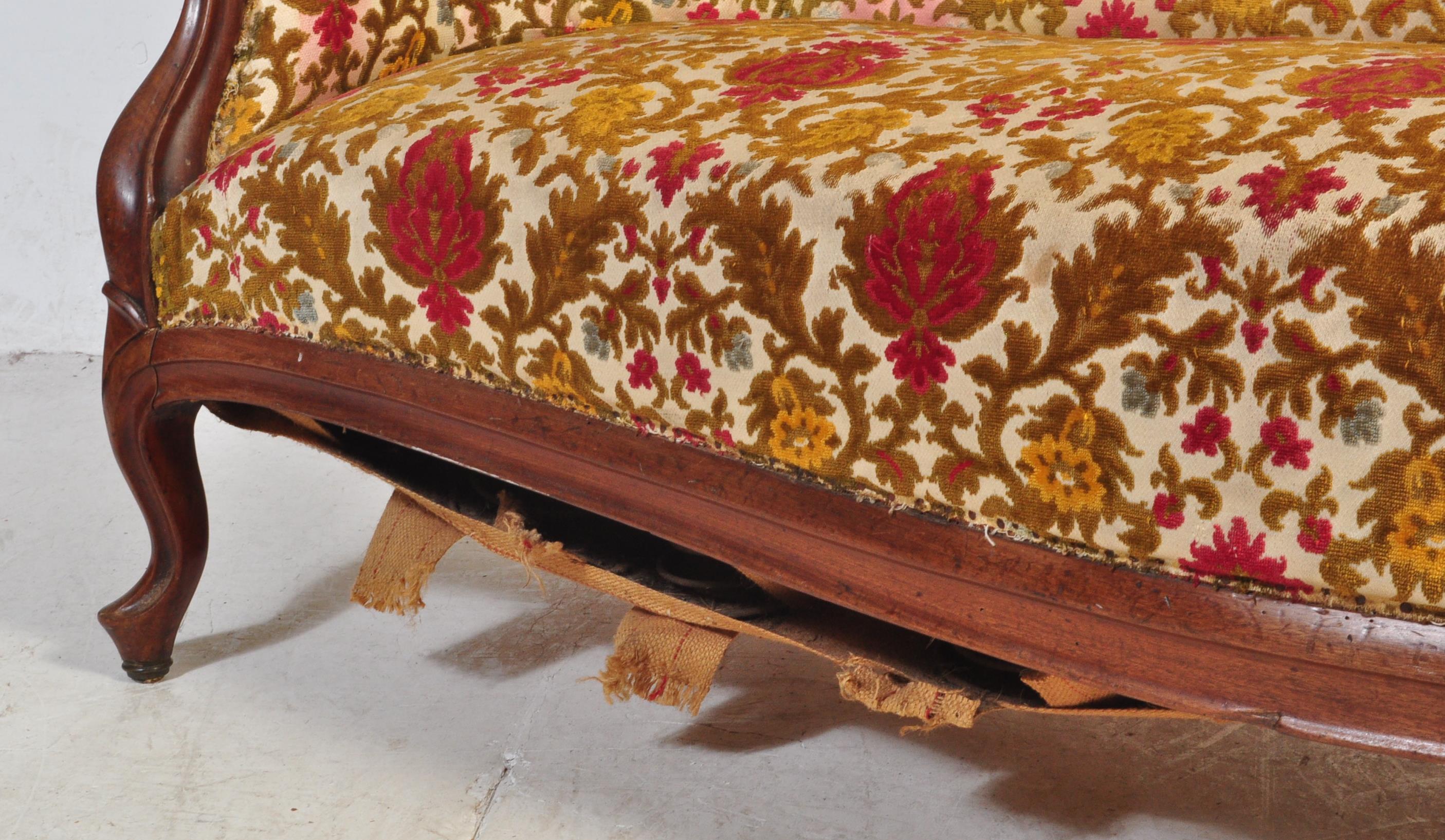 19TH CENTURY VICTORIAN MAHOGANY CHESTERFIELD SOFA - Image 6 of 9