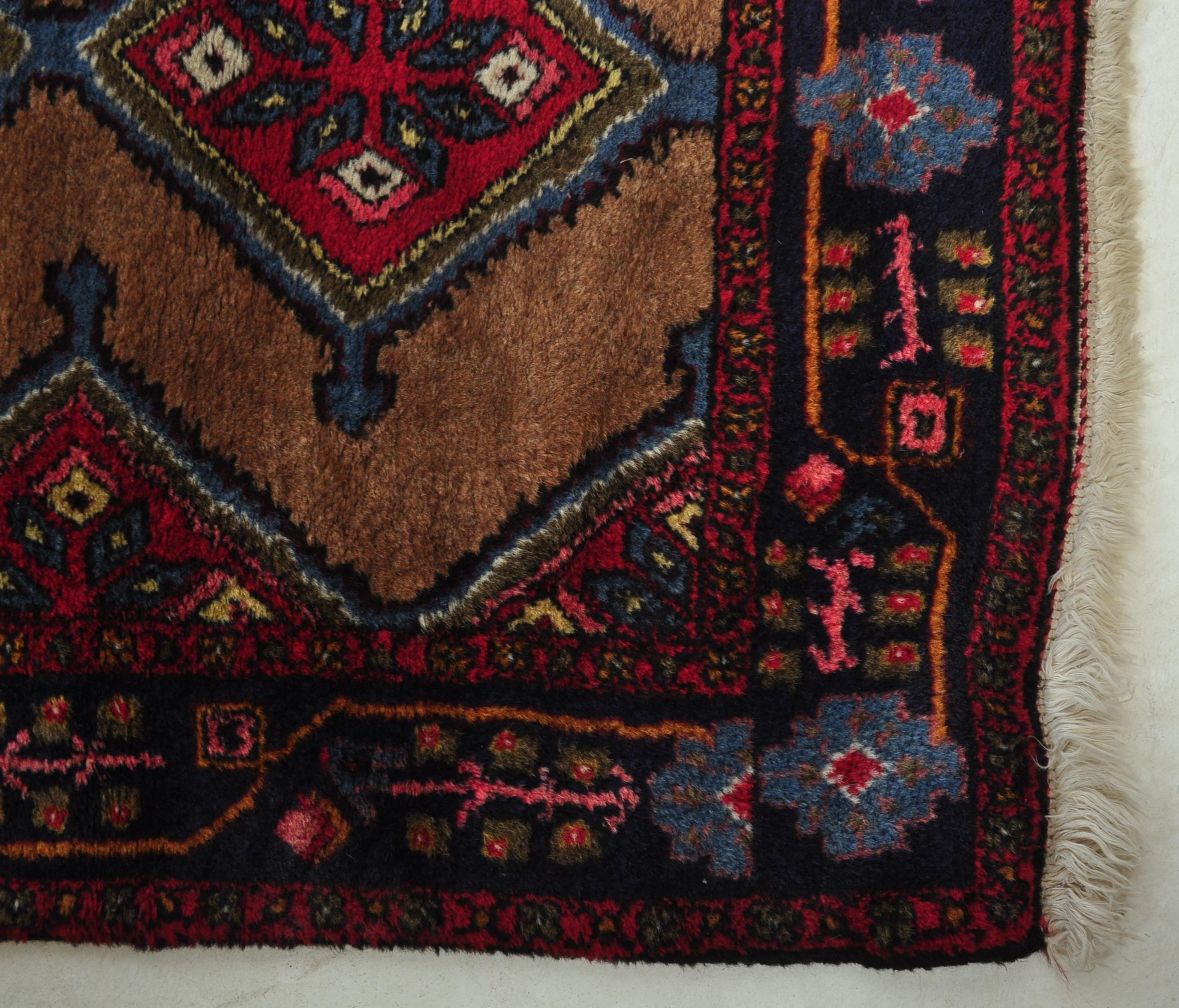 20TH CENTURY PERSIAN ISLAMIC HAMADAN RUG - Image 4 of 5