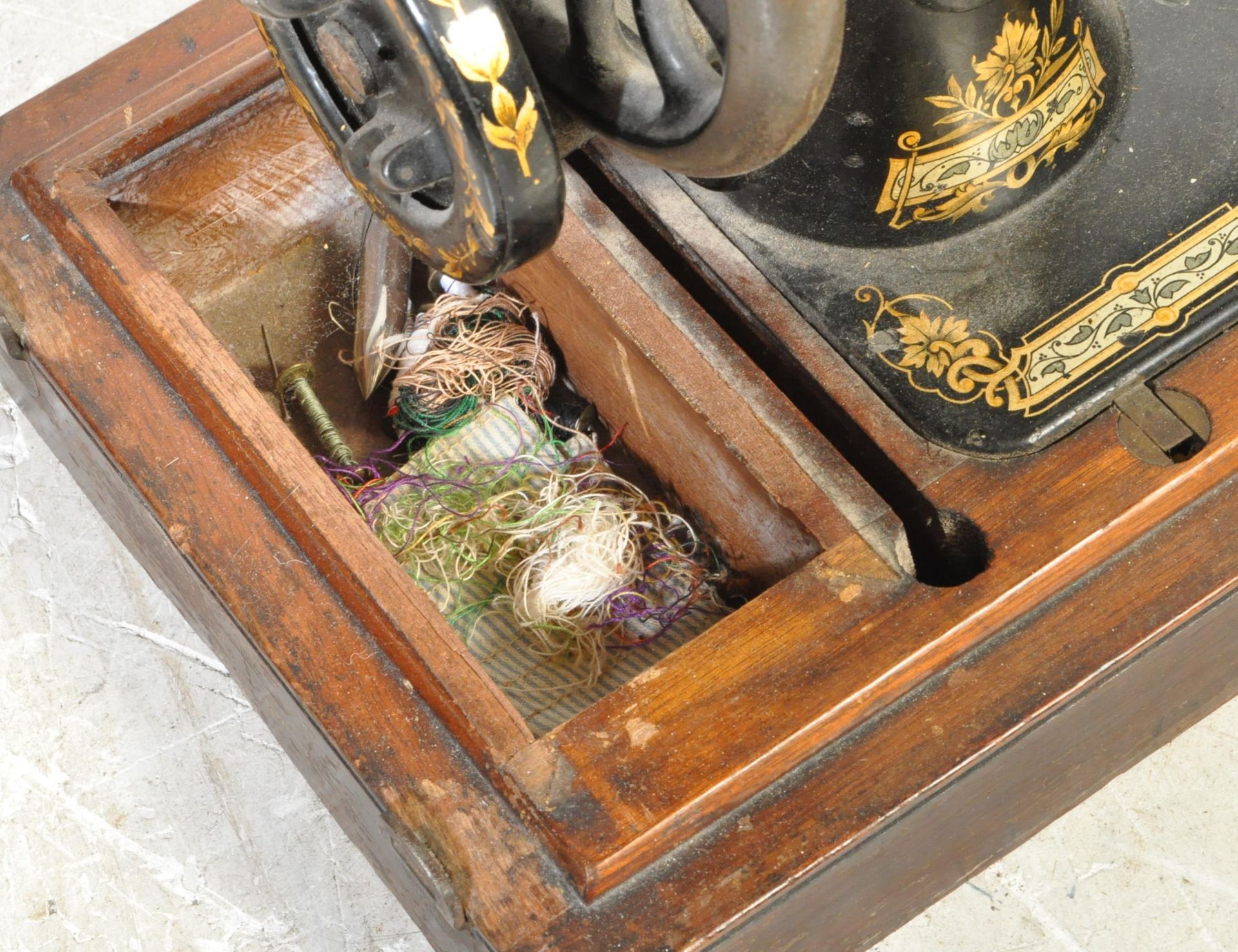 TWO EARLY 20TH CENTURY SEWING MACHINES - VIOLET & SINGER - Image 5 of 6