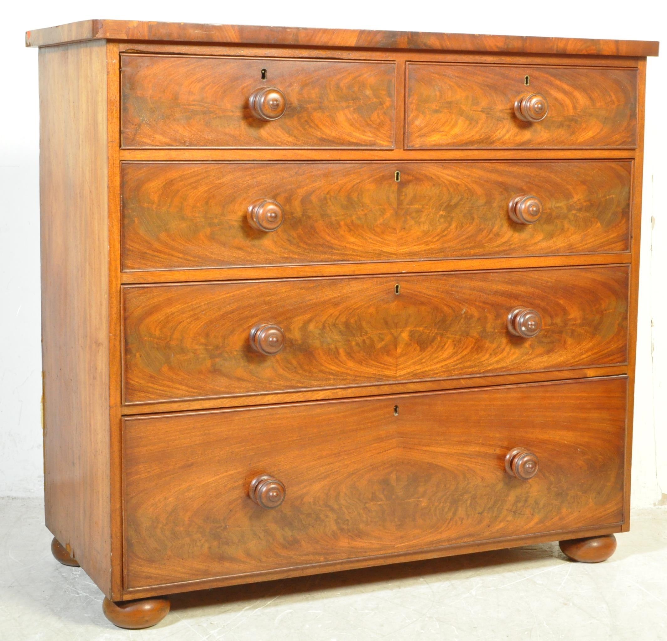 VICTORIAN 19TH CENTURY MAHOGANY CHEST OF DRAWERS