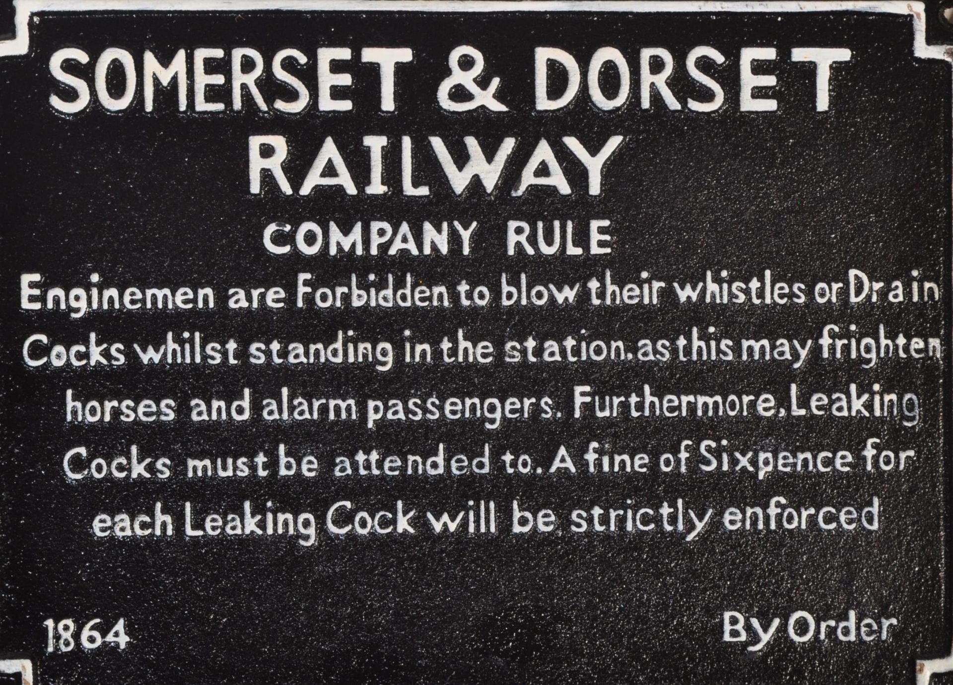 20TH CENTURY STYLE CAST IRON SOMERSET & DORSET RAILWAY SIGN - Image 2 of 4