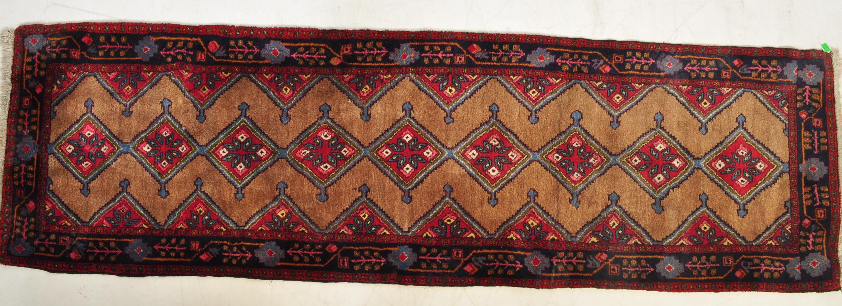 20TH CENTURY PERSIAN ISLAMIC HAMADAN RUG - Image 2 of 5