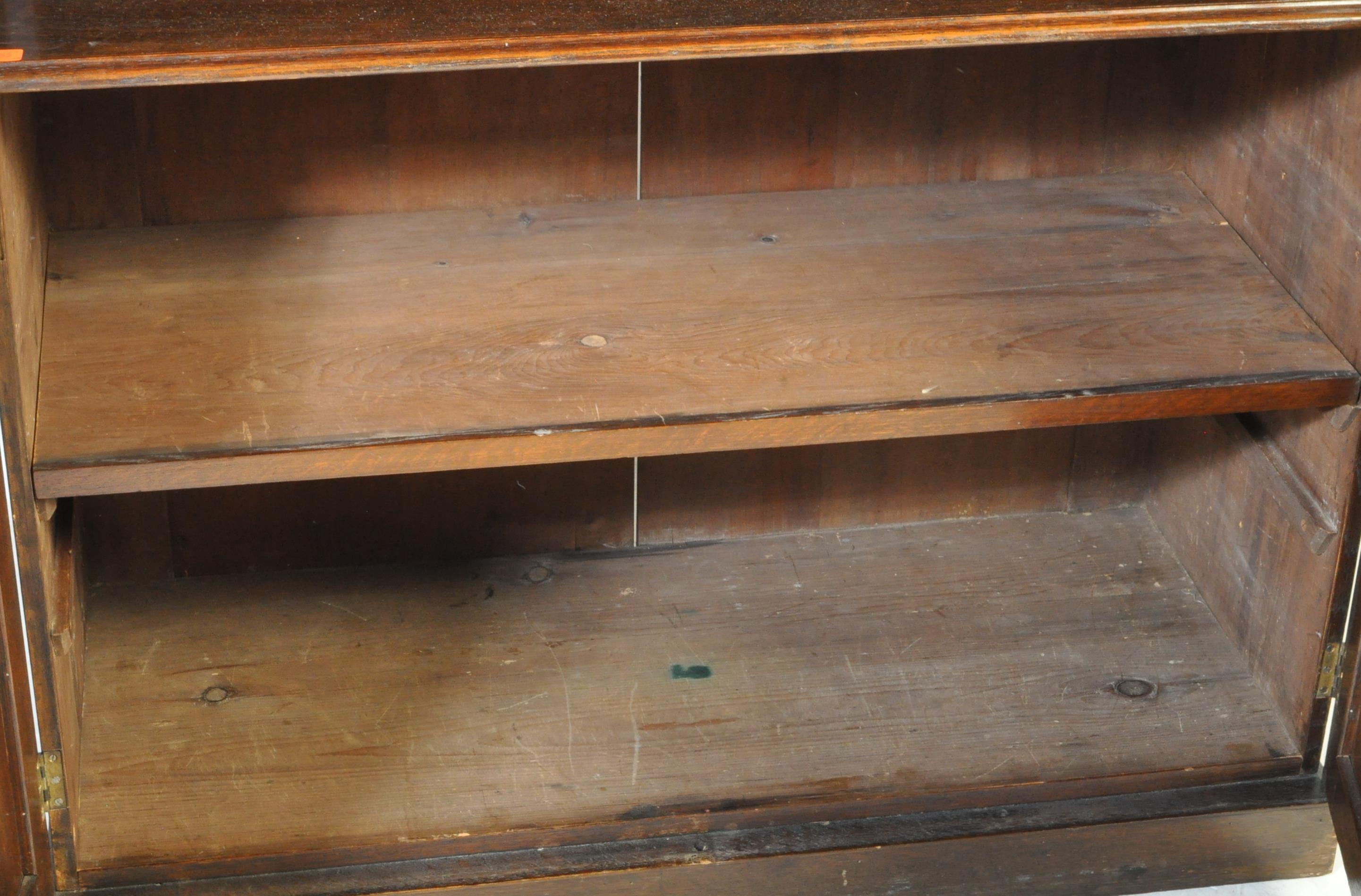 AN EDWARDIAN OAK GLAZED BOOKCASE - Image 4 of 4