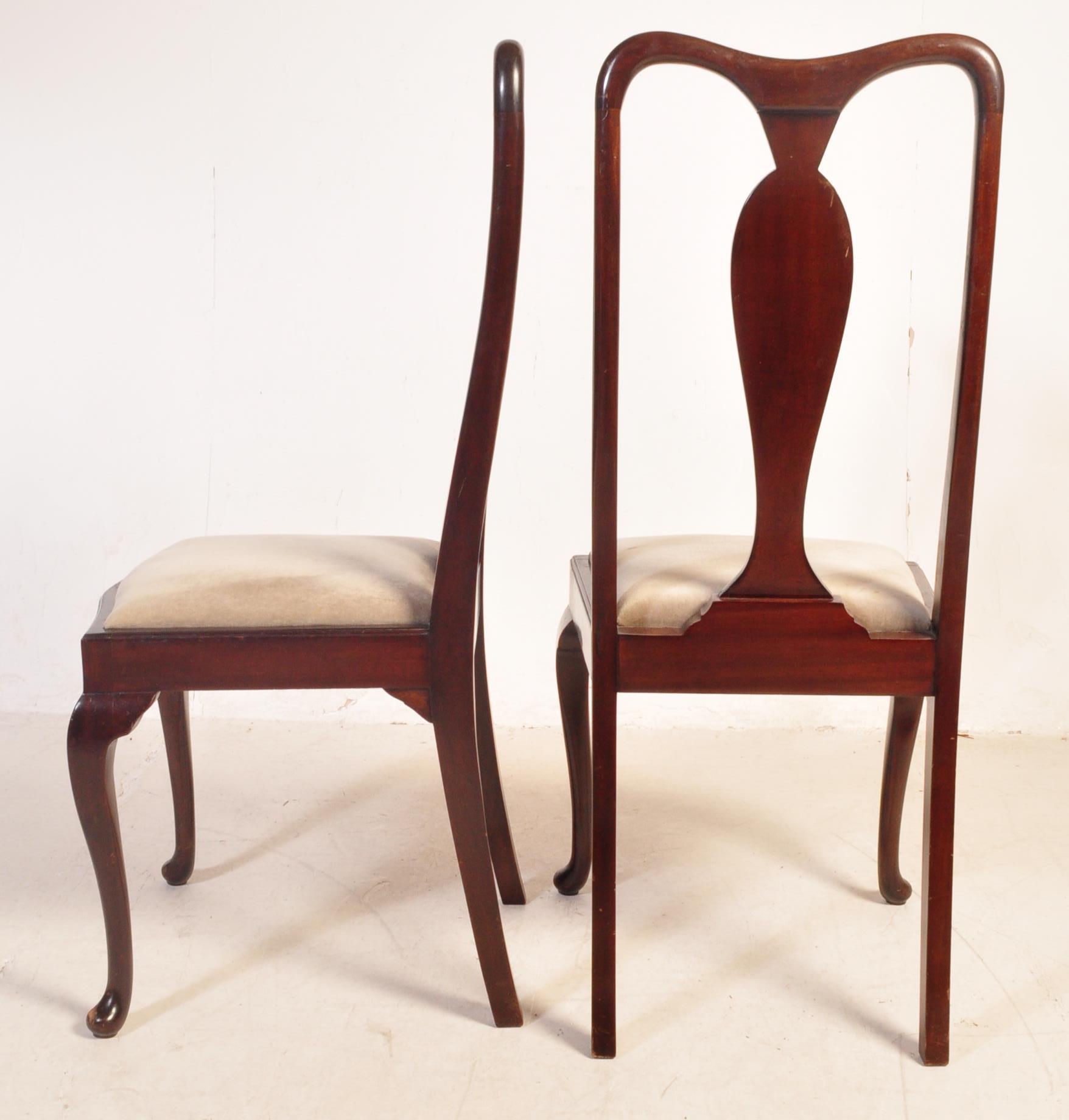 20TH CENTURY QUEEN ANNE REVIVAL AFRICAN MAHOGANY DINING TABLE & CHAIRS - Image 10 of 11