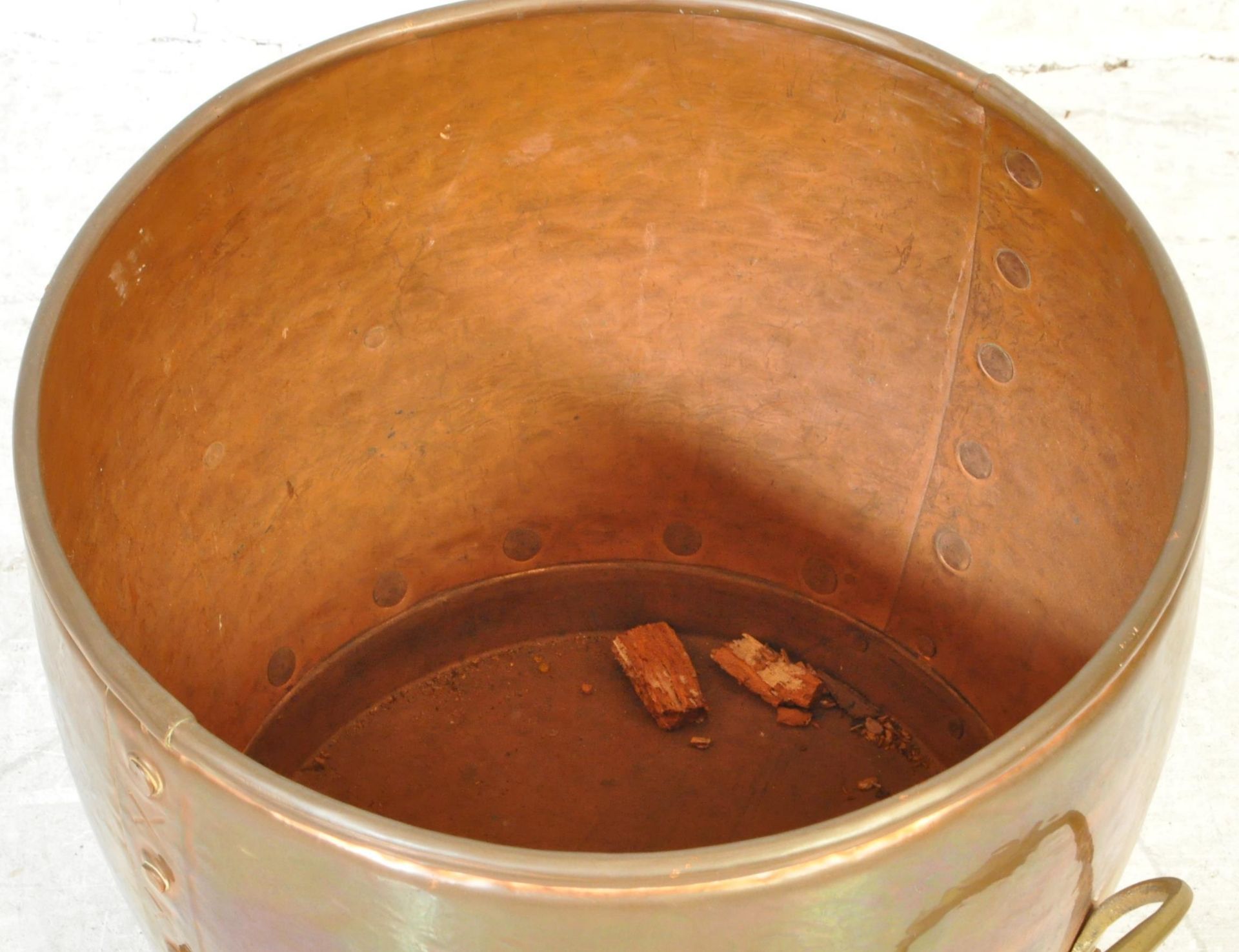 VICTORIAN 19TH CENTURY COPPER HAIRY PAW COAL LOG BUCKET - Bild 2 aus 4