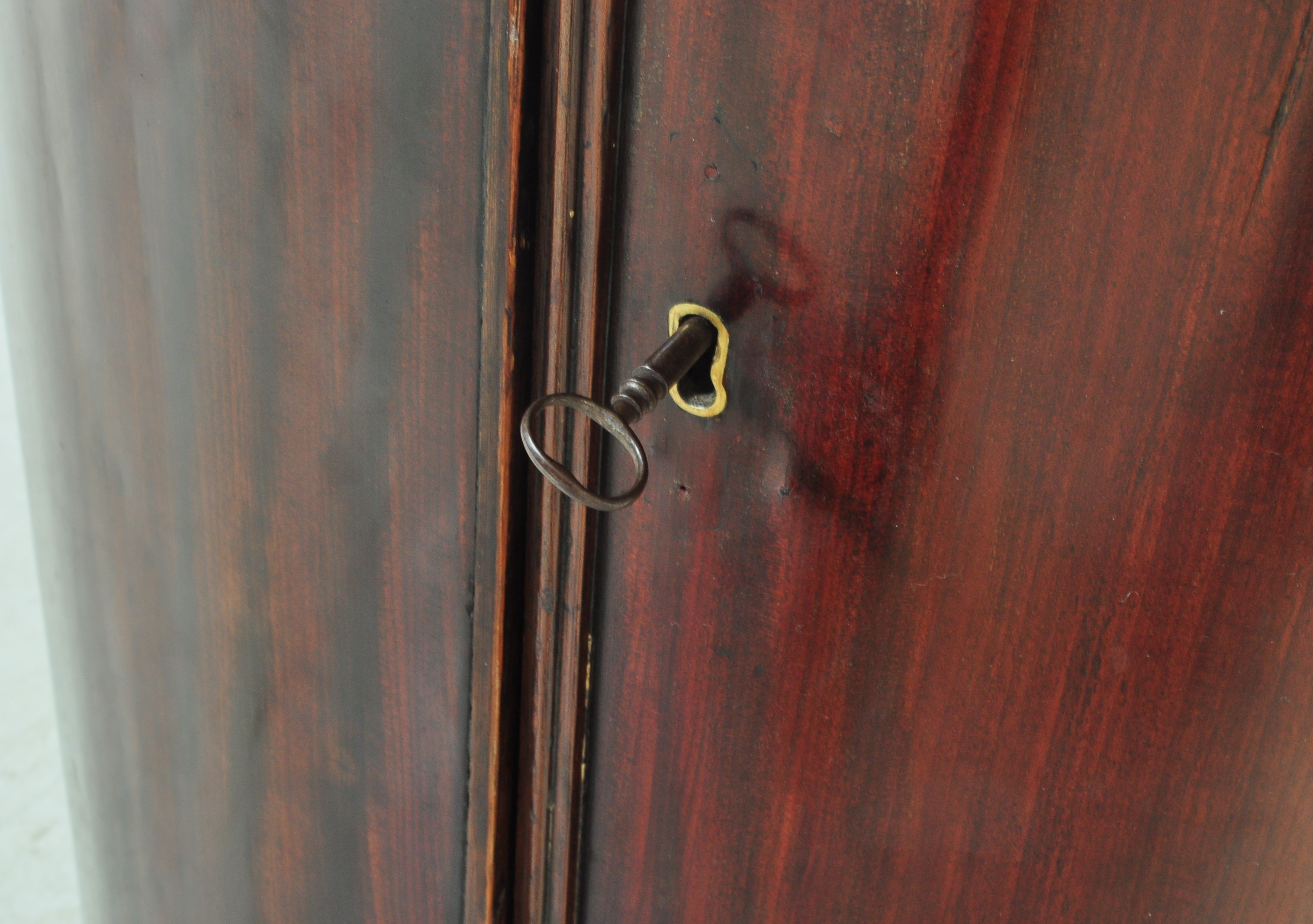 19TH CENTURY GEORGE III MAHOAGNY CORNER CUPBOARD - Image 4 of 5