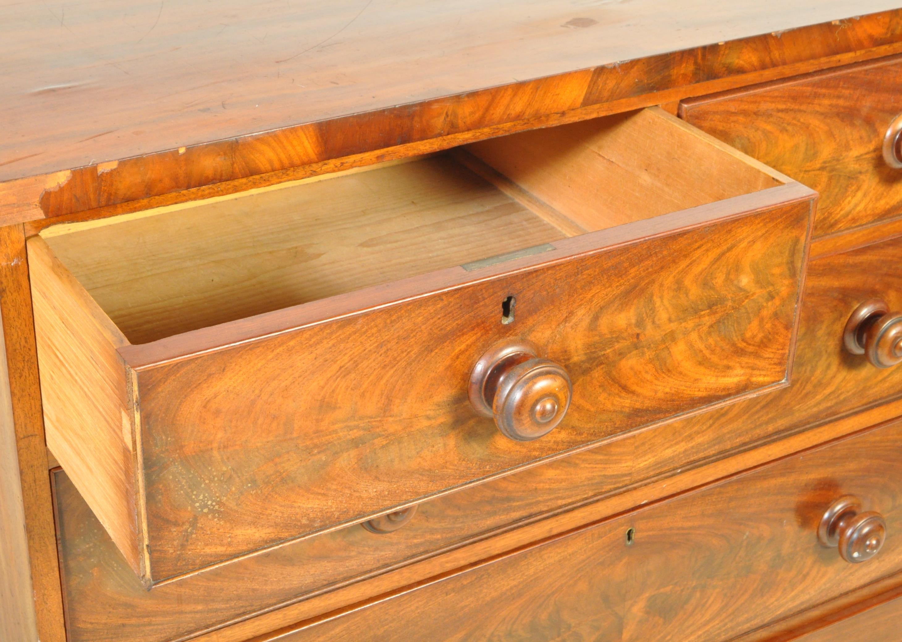 VICTORIAN 19TH CENTURY MAHOGANY CHEST OF DRAWERS - Image 3 of 5