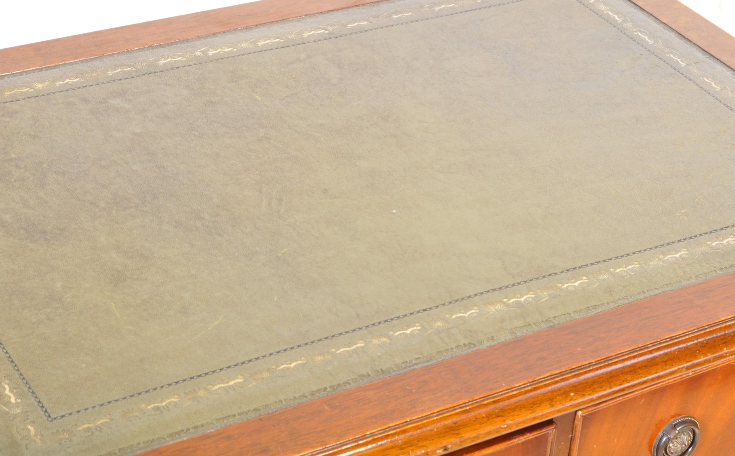 REGENCY REVIVAL MAHOGANY & LEATHER KNEEHOLE DESK - Image 2 of 5