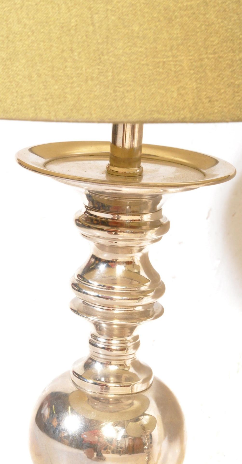 A PAIR OF CONTEMPORARY CHROME FINISH TABLE LAMPS - Image 4 of 4