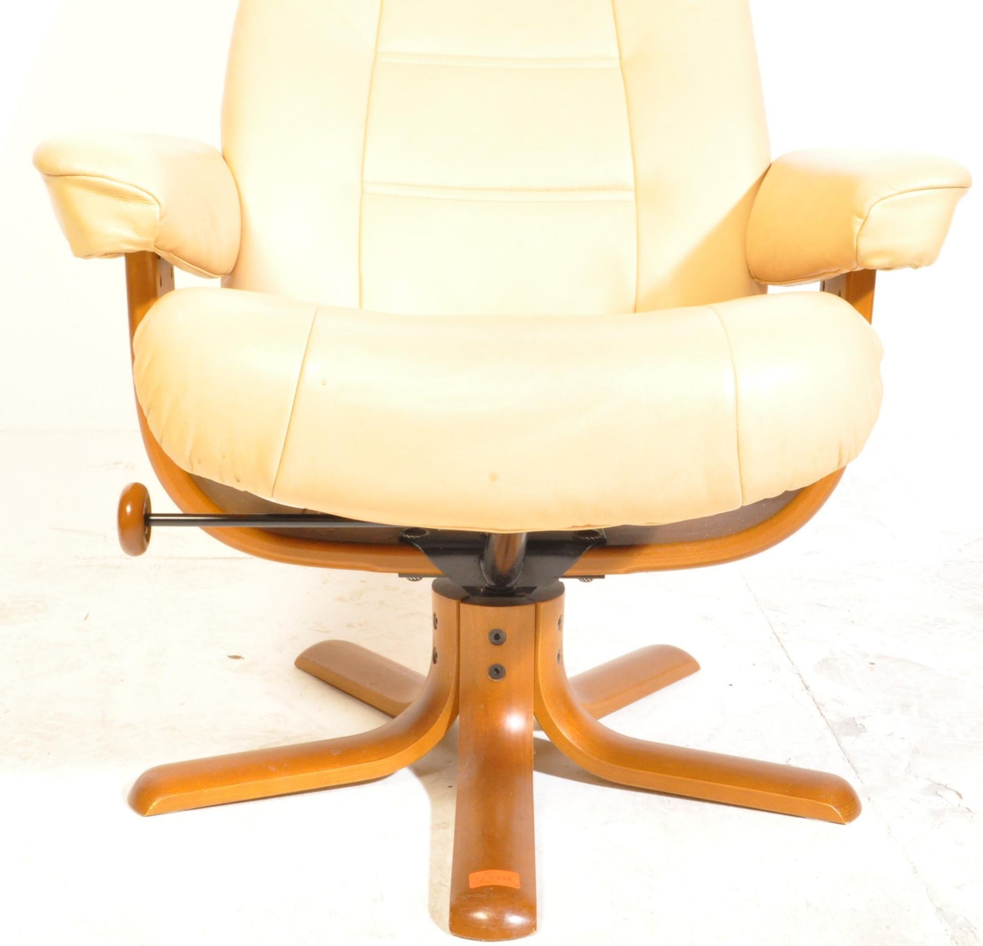 EKORNES STRESSLESS STYLE LEATHER ARMCHAIR & STOOL - Image 4 of 9