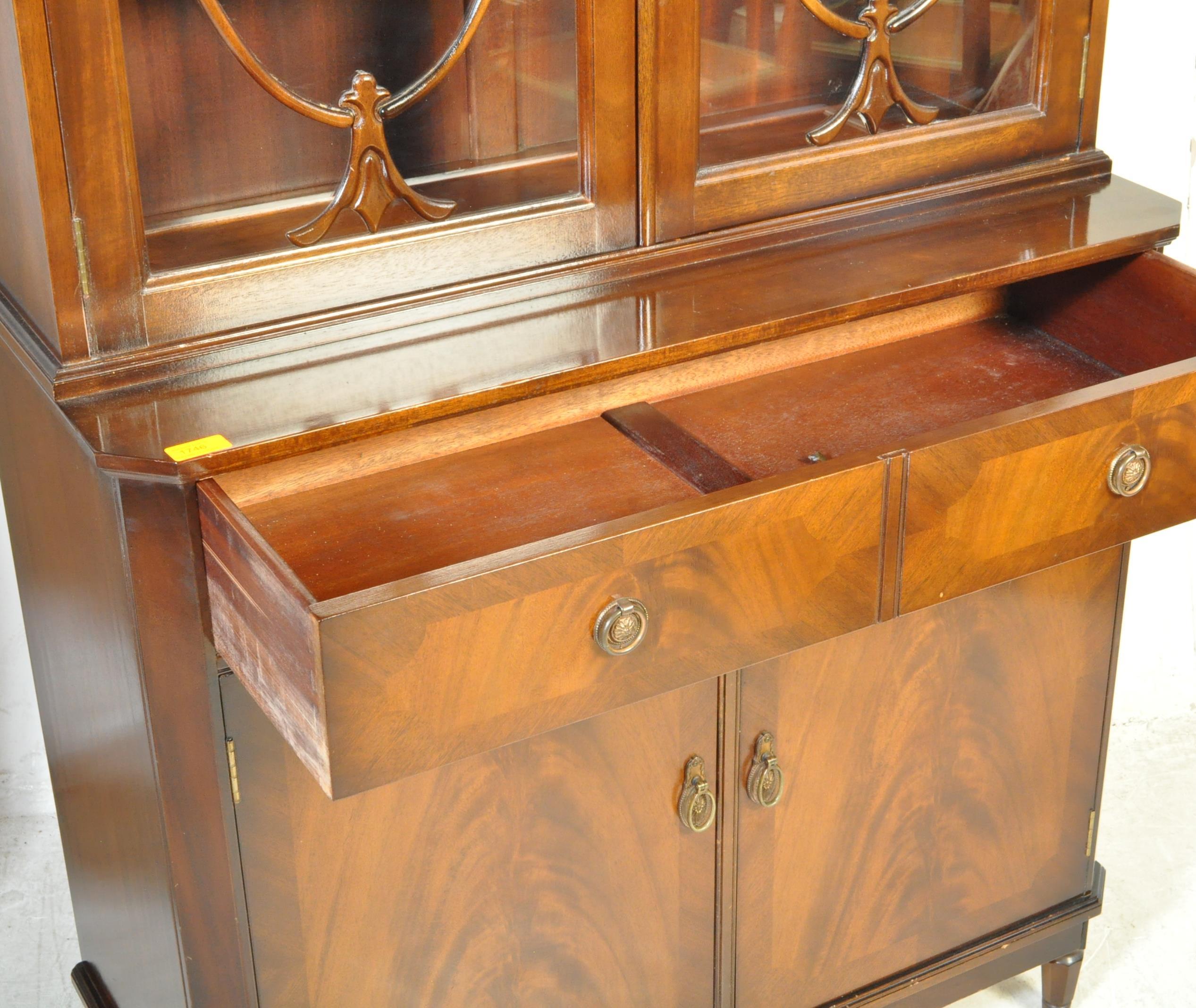 19TH CENTURY REGENCY REVIVAL LIBRARY BOOKCASE CABINET - Image 4 of 6
